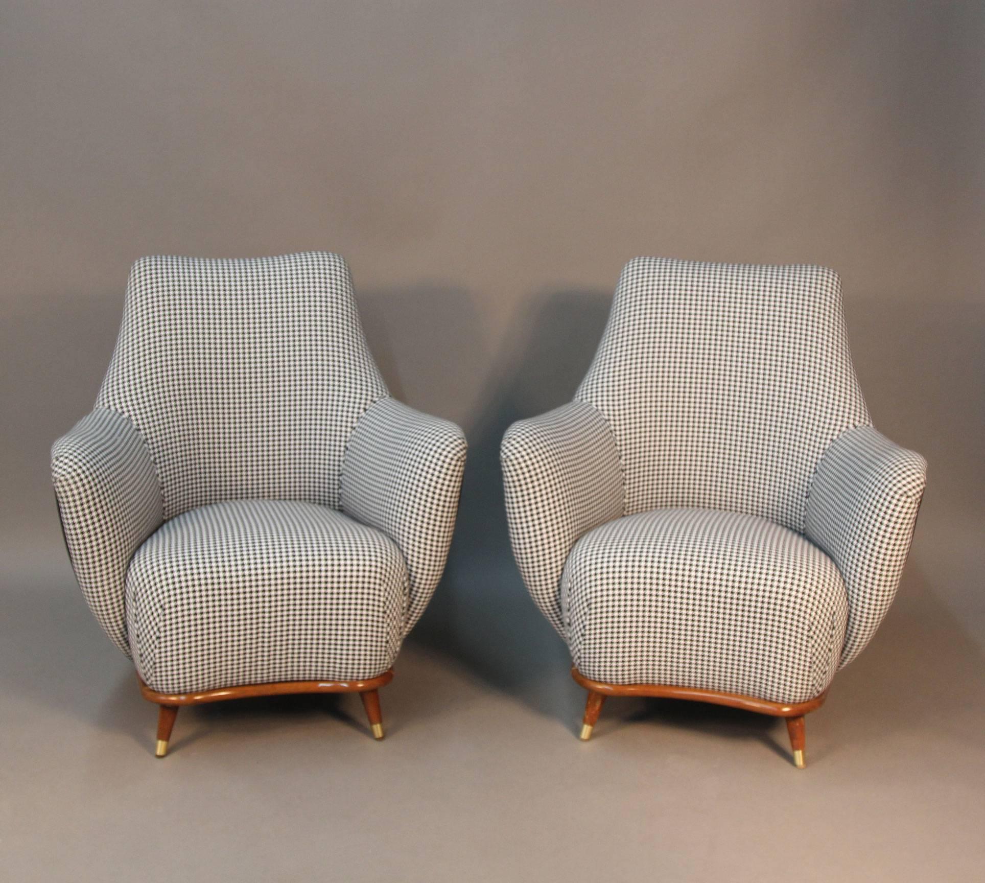 Pair of Gio Ponti style lounge chairs. Newly upholstered with houndstooth fabric on front and pleated black velvet on the back. Wood frame with new brass sabots.

Matching settee also available.