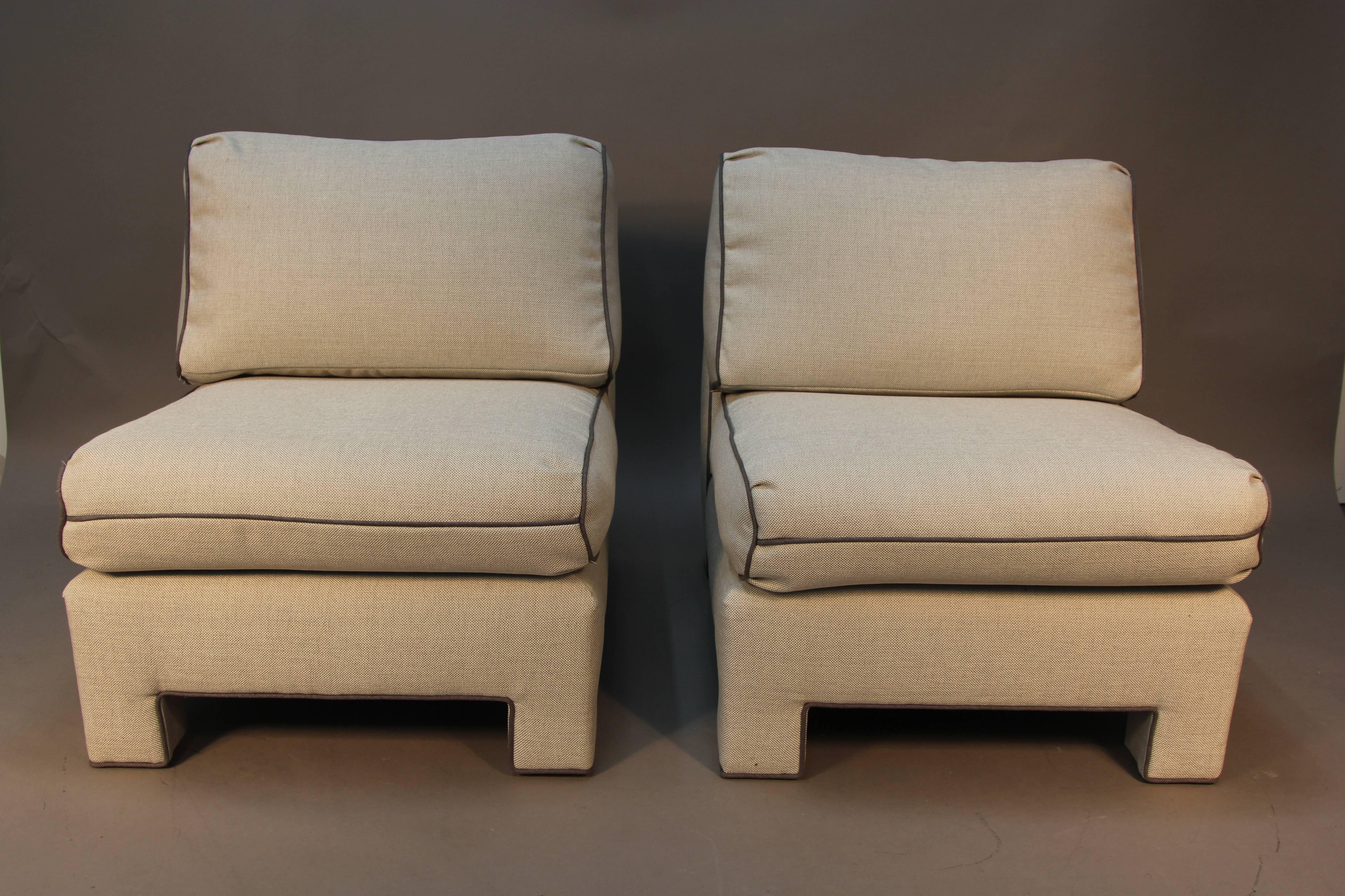 Amazing newly upholstered pair of Billy Baldwin designed slipper chairs. Grey linen with dark grey contrast piping. Very comfortable and stylish pair of slipper lounge chairs.