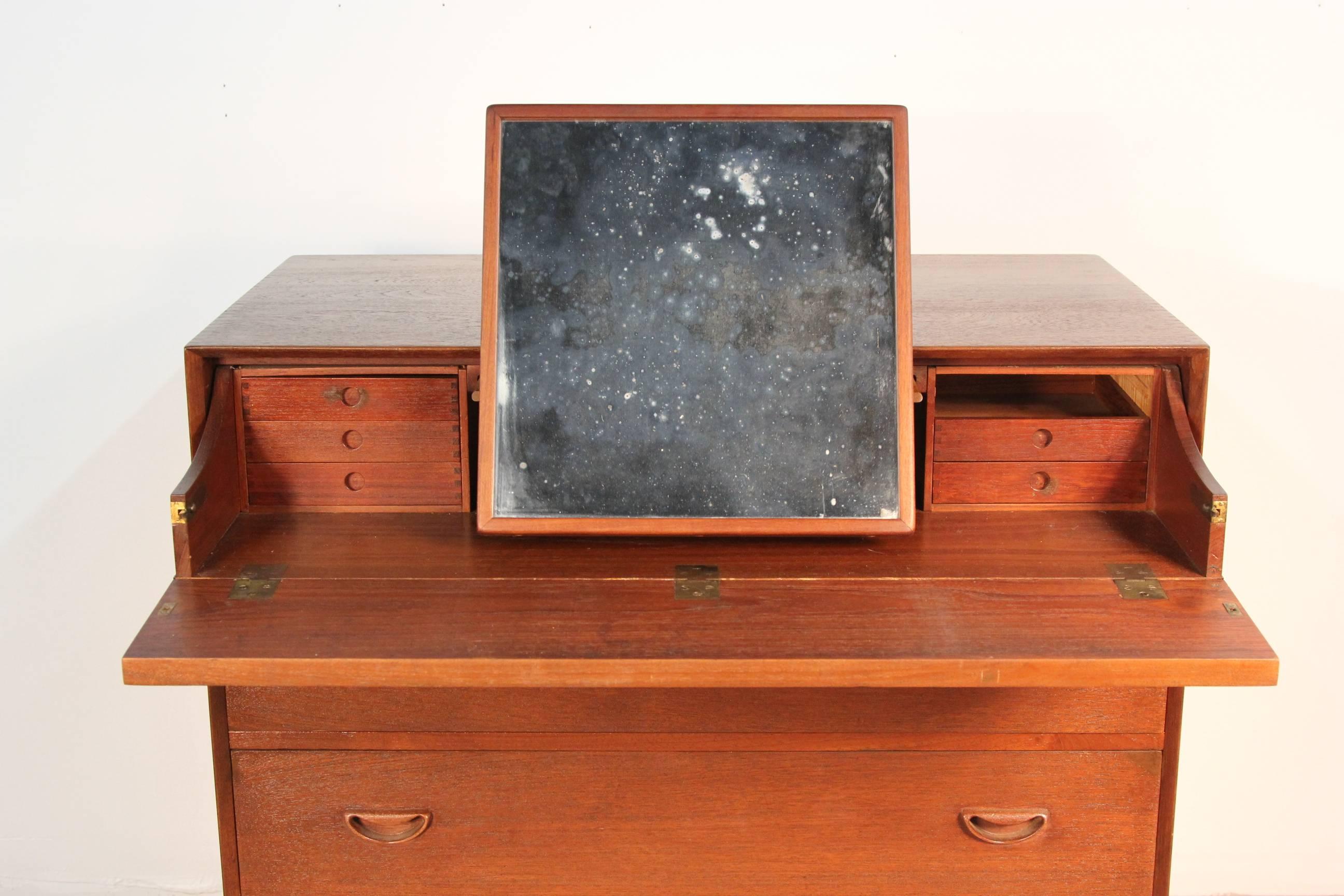 Mid-Century Modern Peter Hvidt Four-Drawer Dresser and Vanity For Sale