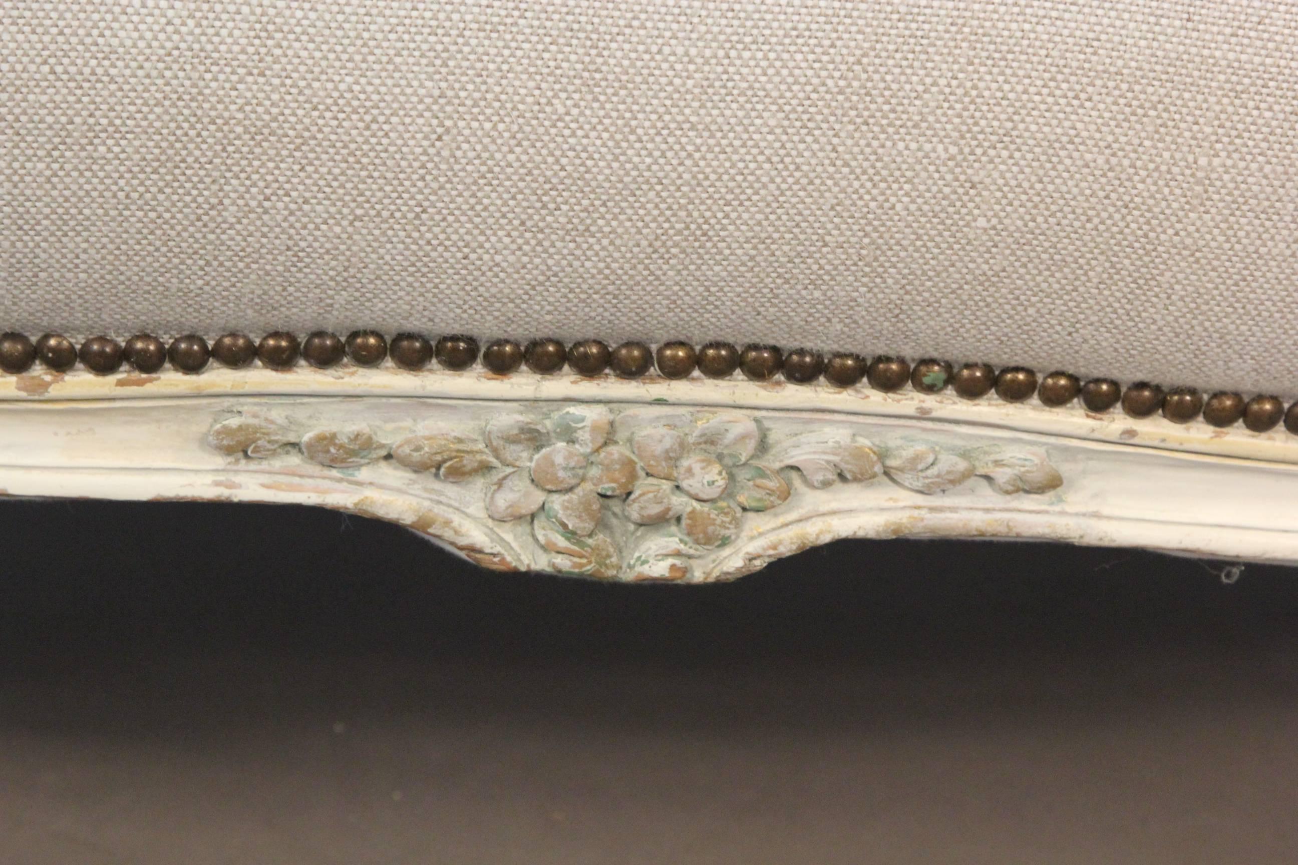 Louis XV Style French Painted Sofa or Settee in Belgian Linen For Sale 5