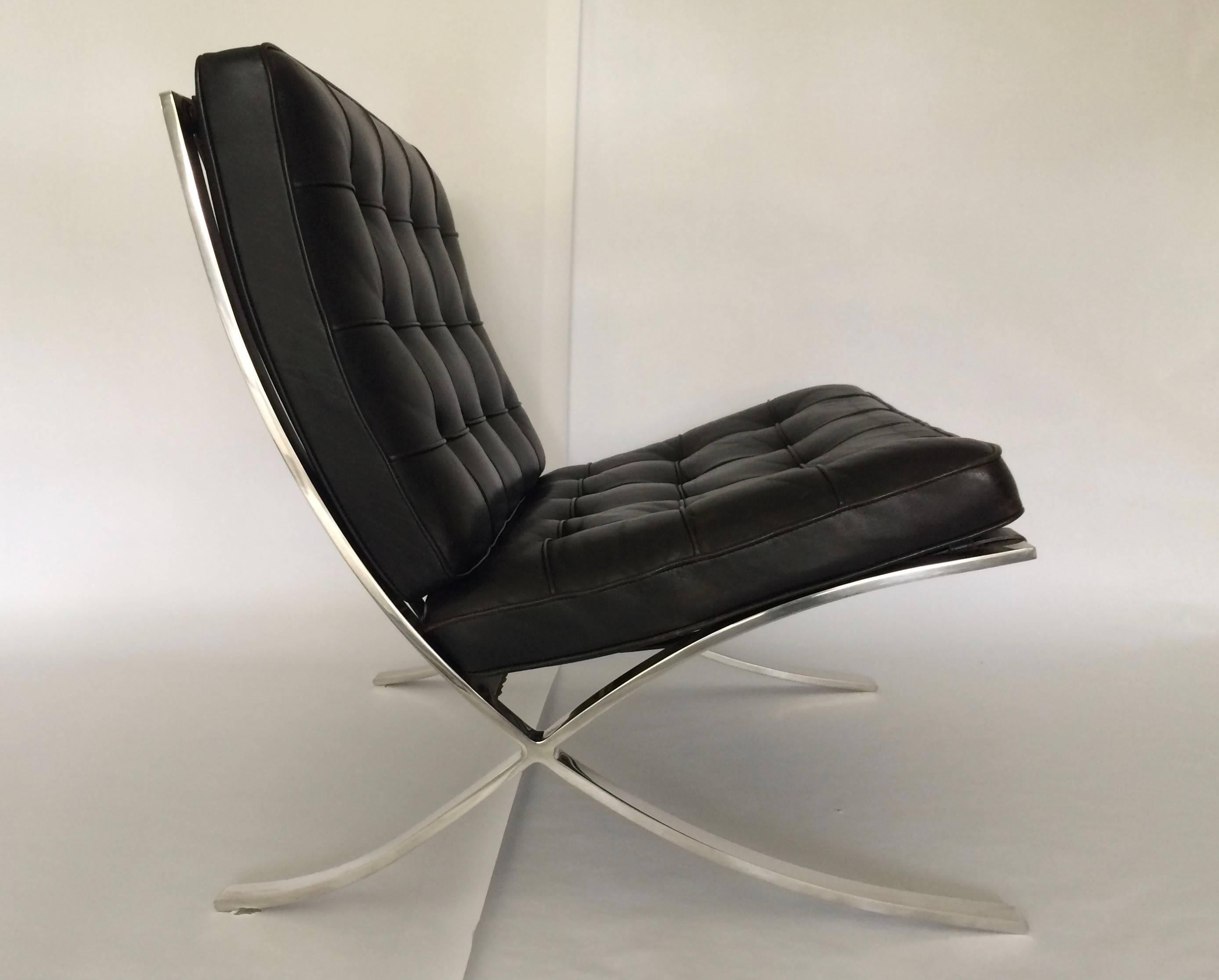 Pair of Barcelona chairs in black leather, stainless frame by Mies van der Rohe, Knoll International, circa 1980s. In excellent condition. Note: The chairs are located in central Florida.