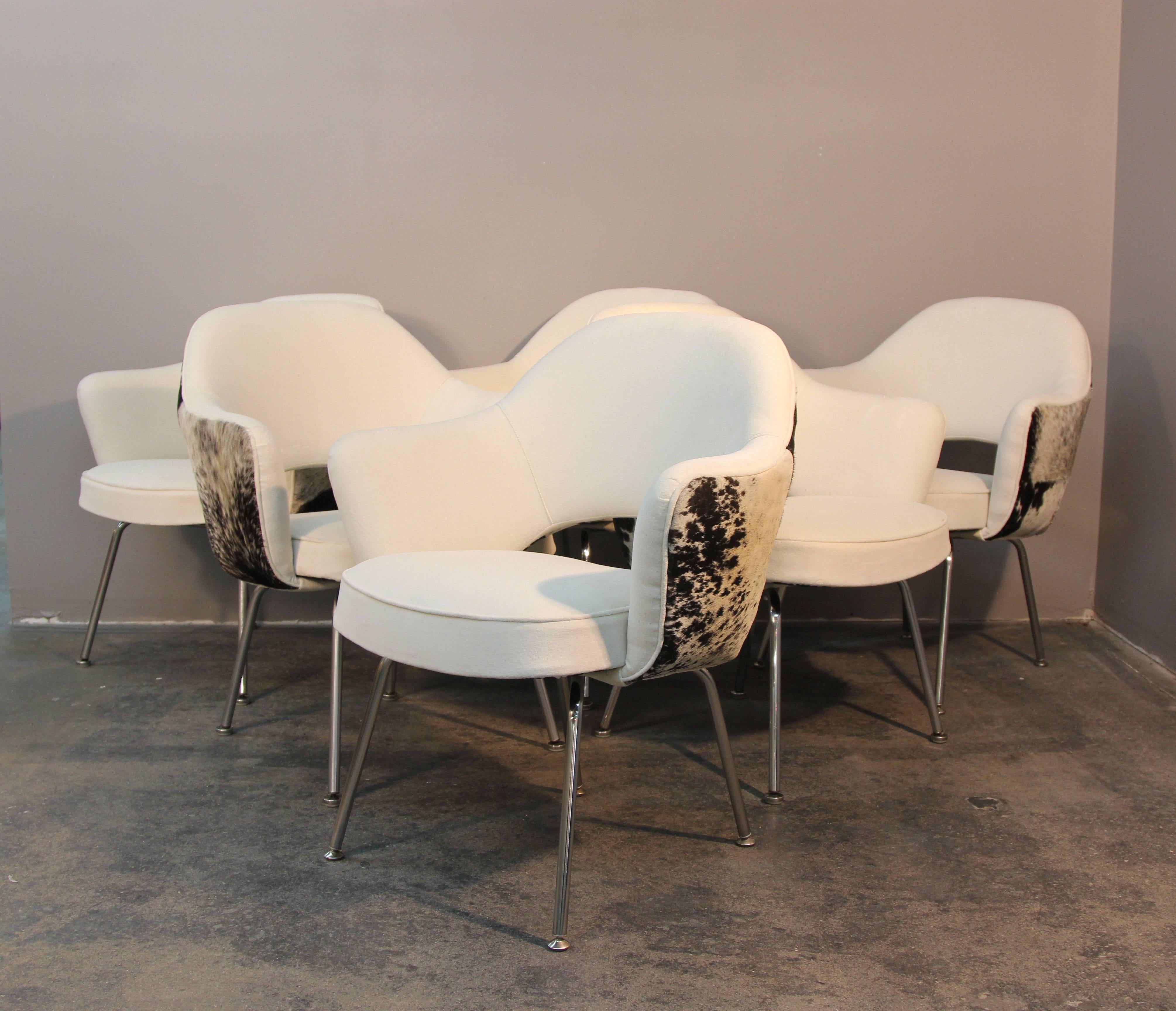Set of  Saarinen Executive Chairs in Velvet and Hide 2