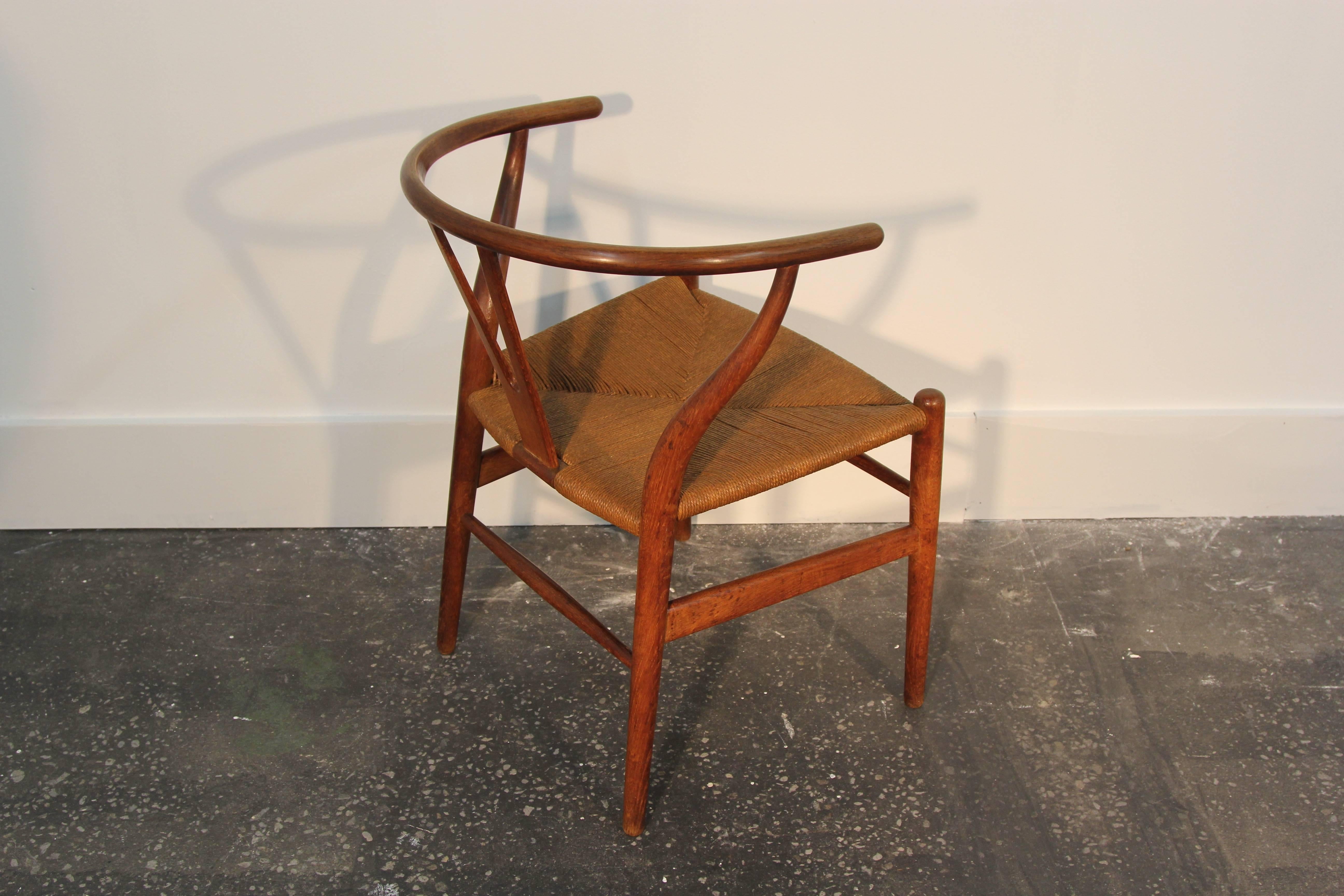 Amazing Set of 12 Hans Wegner Wishbone Chairs In Excellent Condition In Bridport, CT