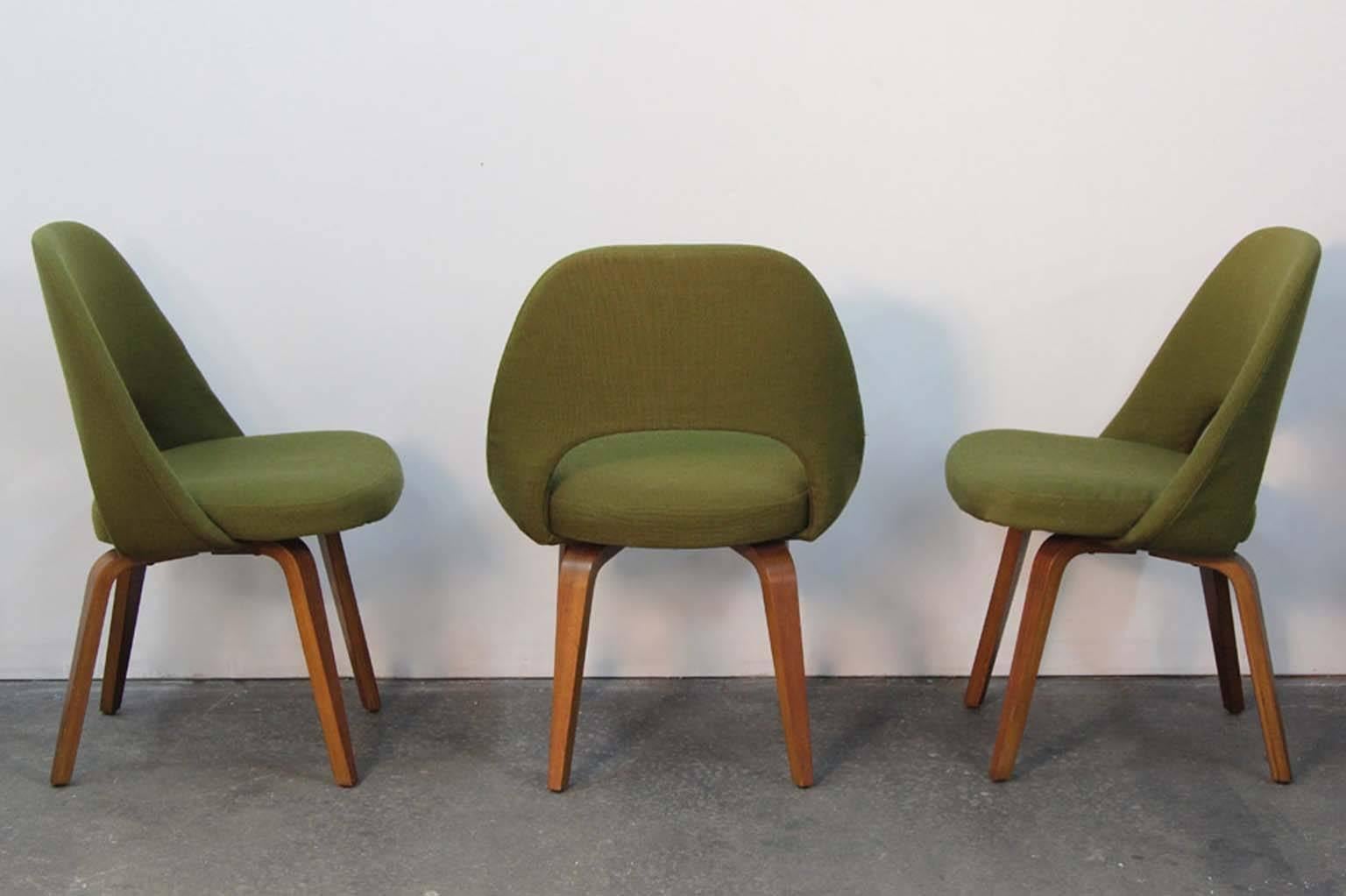 Eero Saarinen for Knoll Executive Side Chairs Walnut Legs, Mid-Century Modern In Good Condition In Bridport, CT