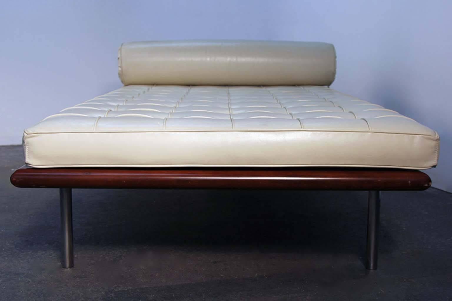 Mies Van Der Rohe for Knoll Barcelona Daybed in White Leather 3