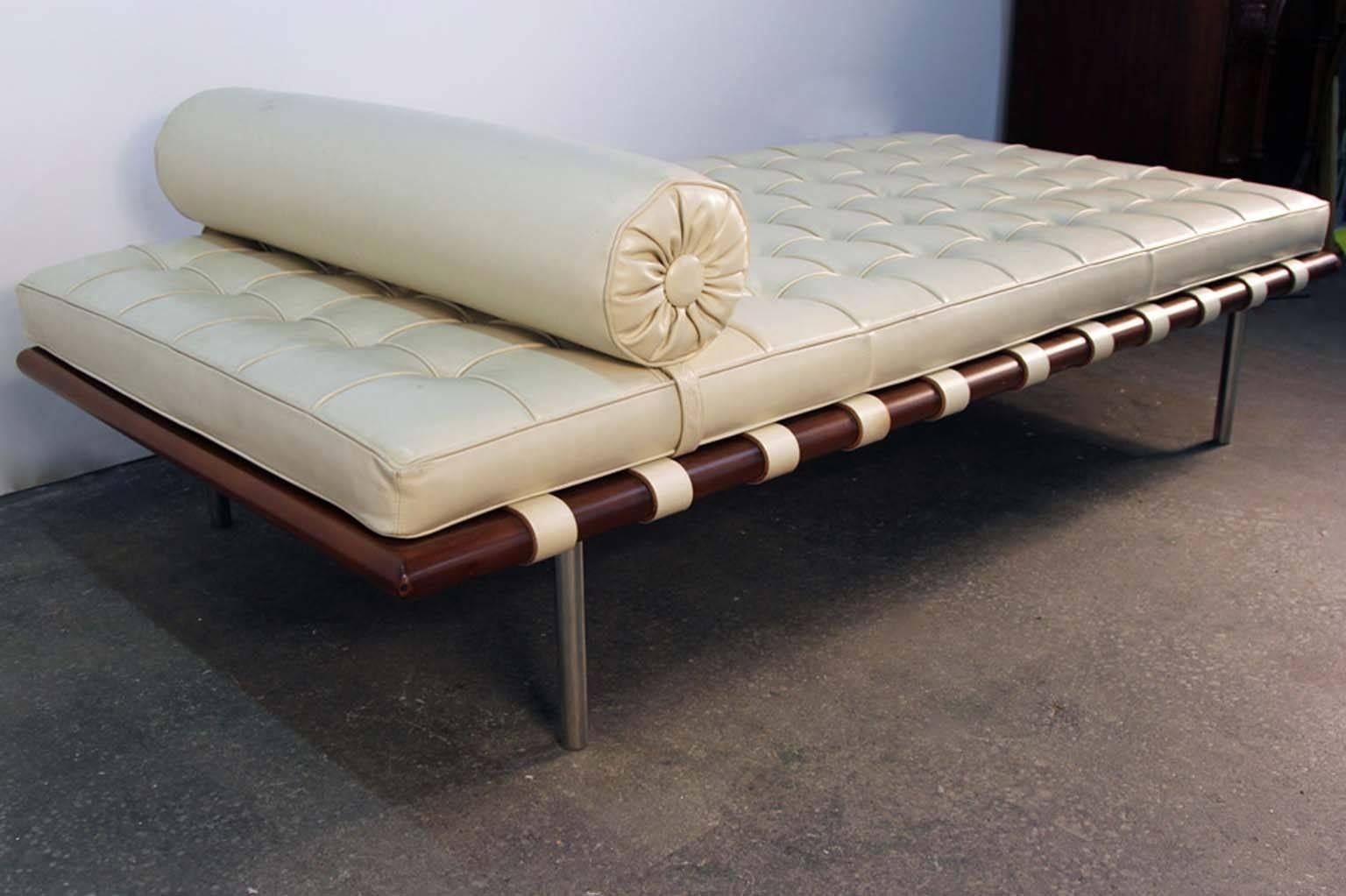 barcelona daybed white
