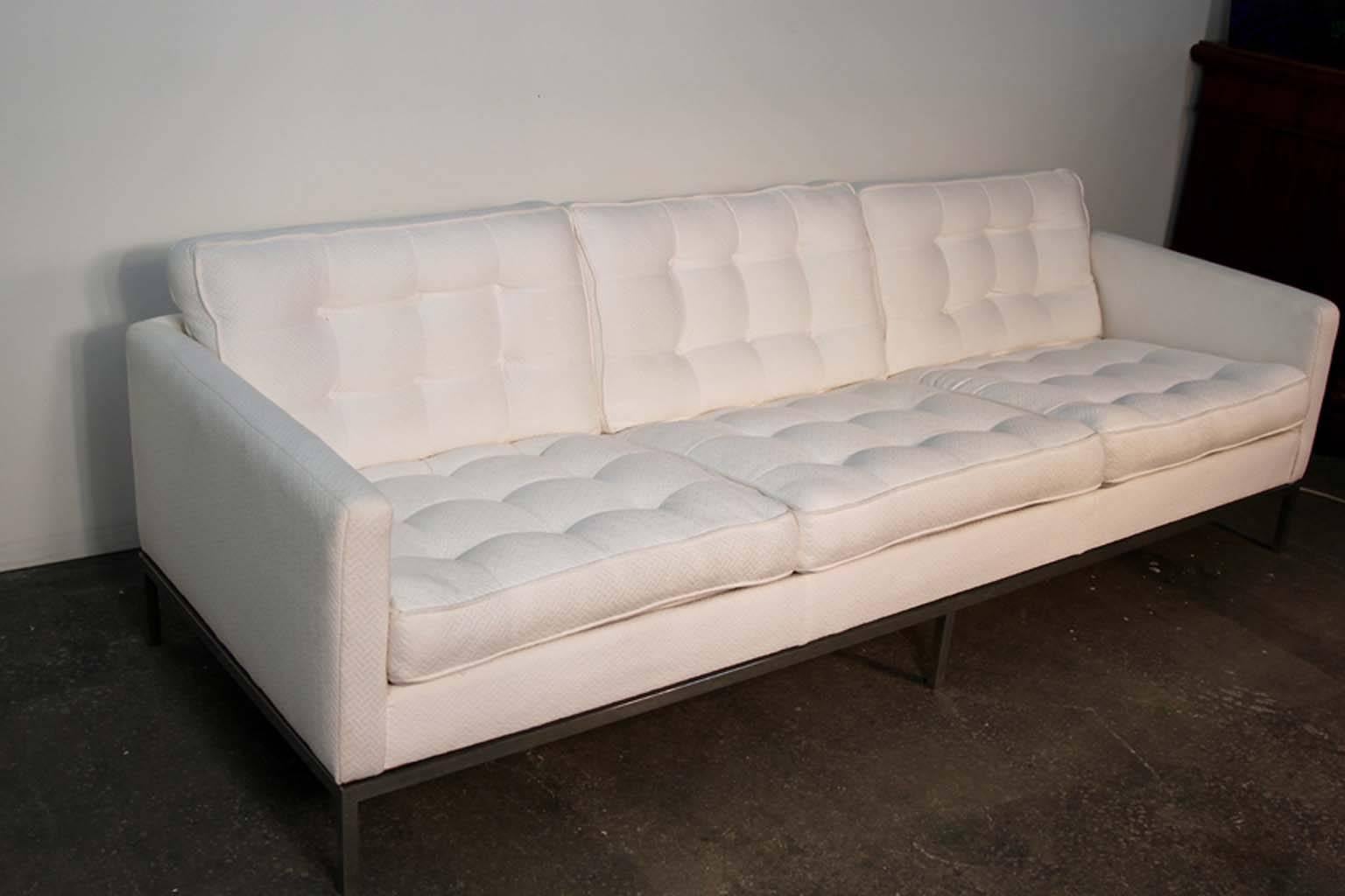 Florence Knoll Three-Seat Sofa in White In Good Condition In Bridport, CT