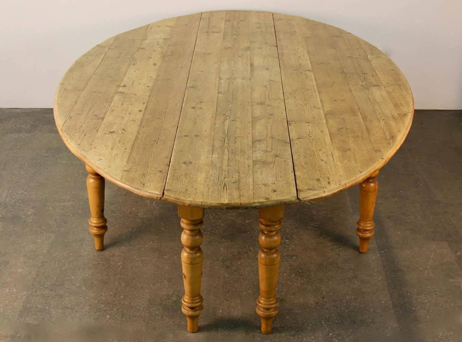 Pine Oval Drop-Leaf Dining Table For Sale 3