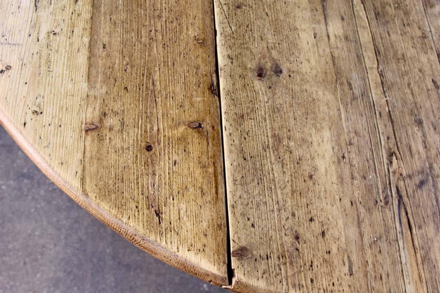 Pine Oval Drop-Leaf Dining Table For Sale 5