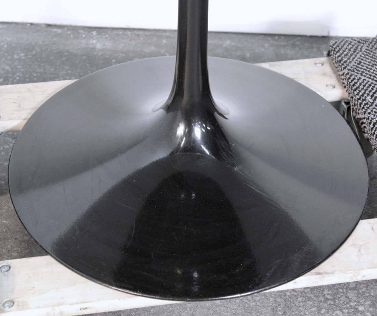 Knoll Studio 1956, Signed Saarinen Heavy Black Lacquer Base, Round White Dining For Sale 3