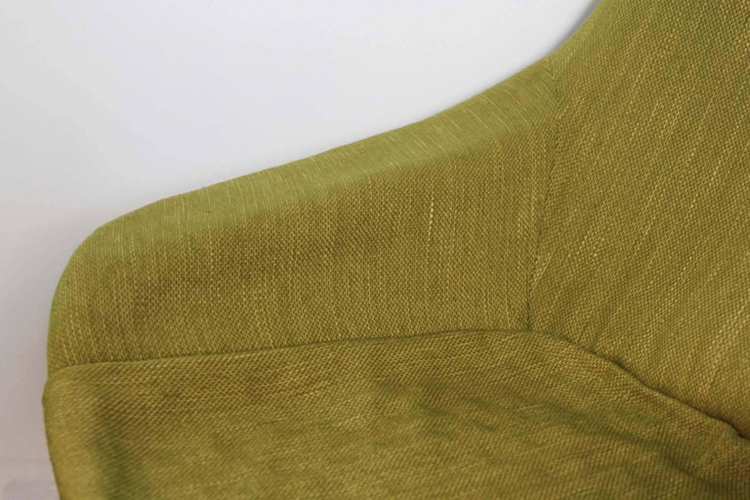 Saarinen Style Peridot Green Early Upholstered Swivel Chair For Sale 3
