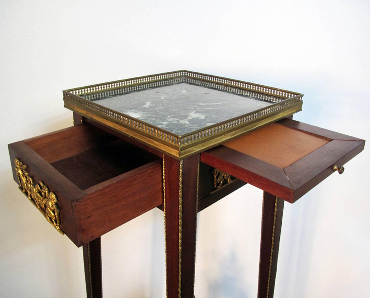 Antique Museum Stand or Pedestal Attributed to Linke In Good Condition For Sale In Bridport, CT