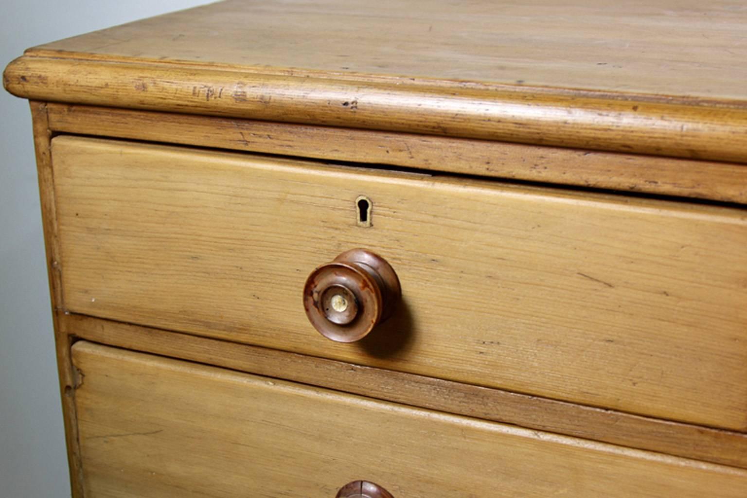 English Pine Chest of Drawers 2