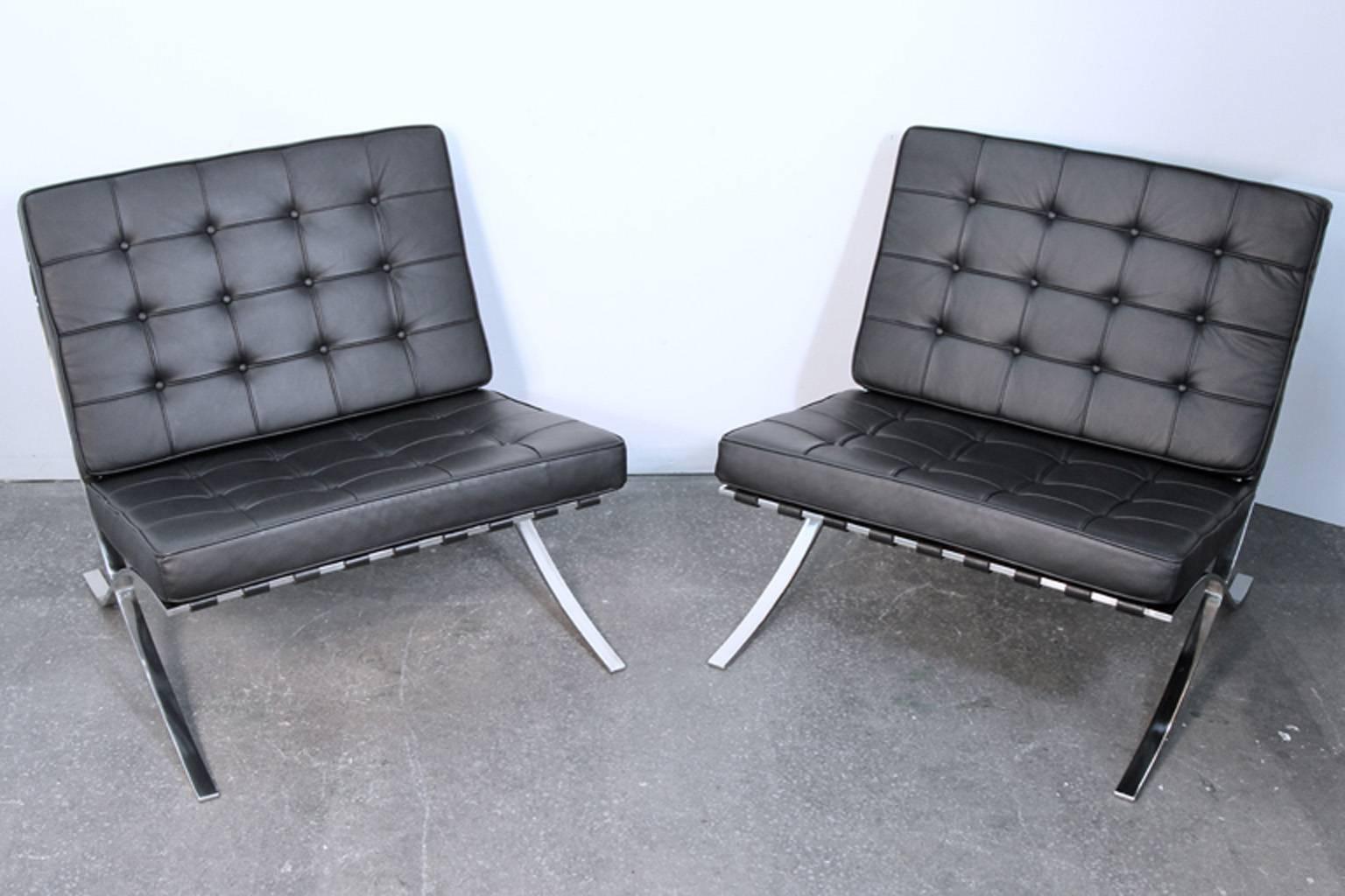 Mid-Century Modern Pair of Barcelona Black Leather Lounge Chairs by Mies Van Der Rohe For Sale