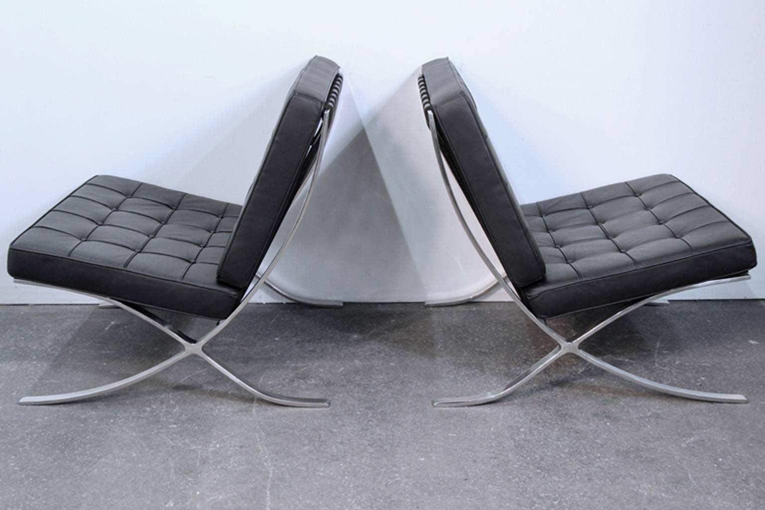 Late 20th Century Pair of Barcelona Black Leather Lounge Chairs by Mies Van Der Rohe For Sale