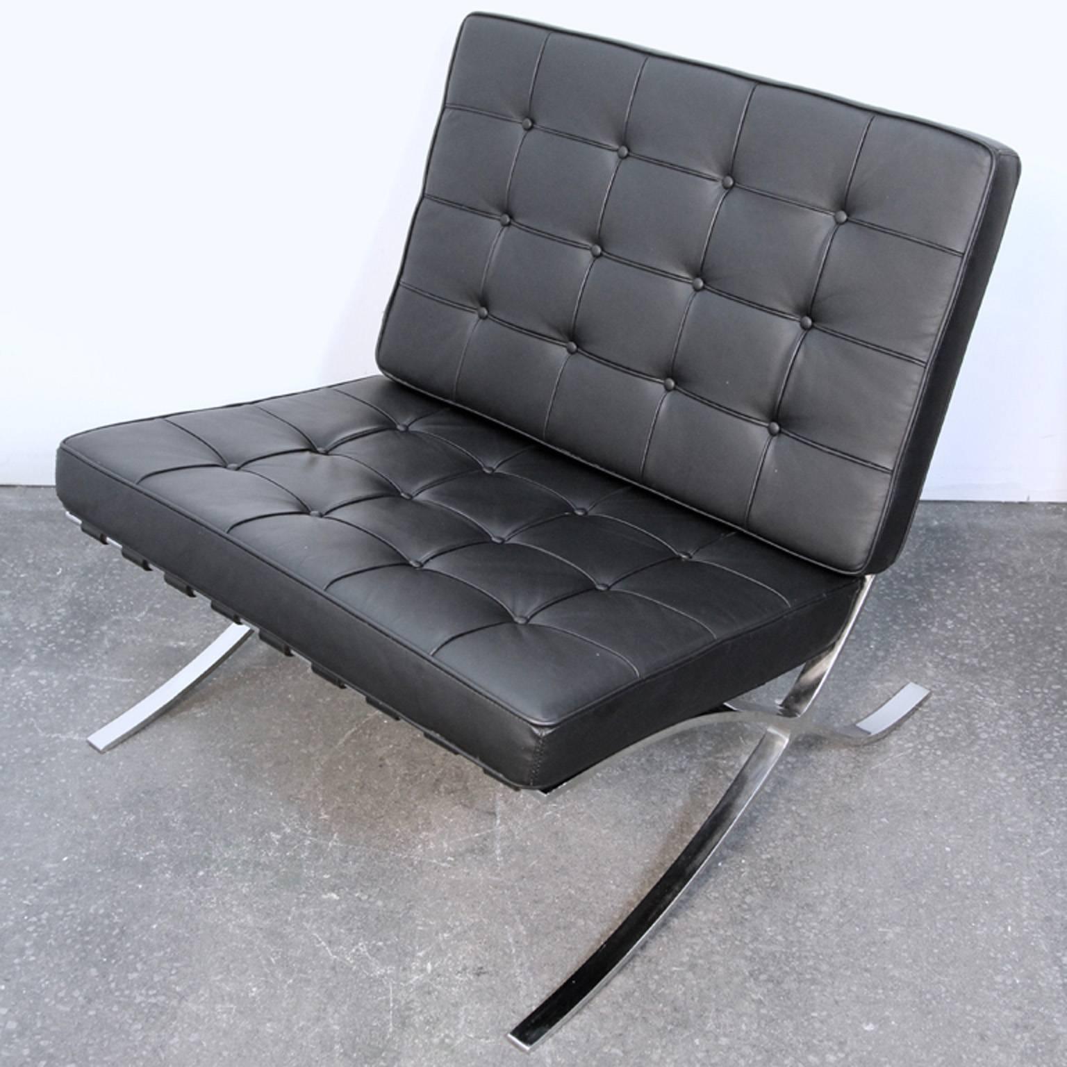 Pair of Barcelona Black Leather Lounge Chairs by Mies Van Der Rohe For Sale 4