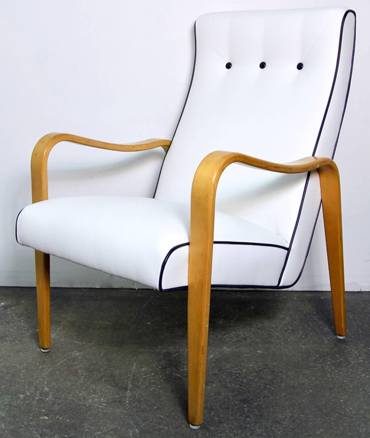 Mid-20th Century Pair of Thonet Bentwood Armchairs with New Upholstery in Contrast Piping For Sale