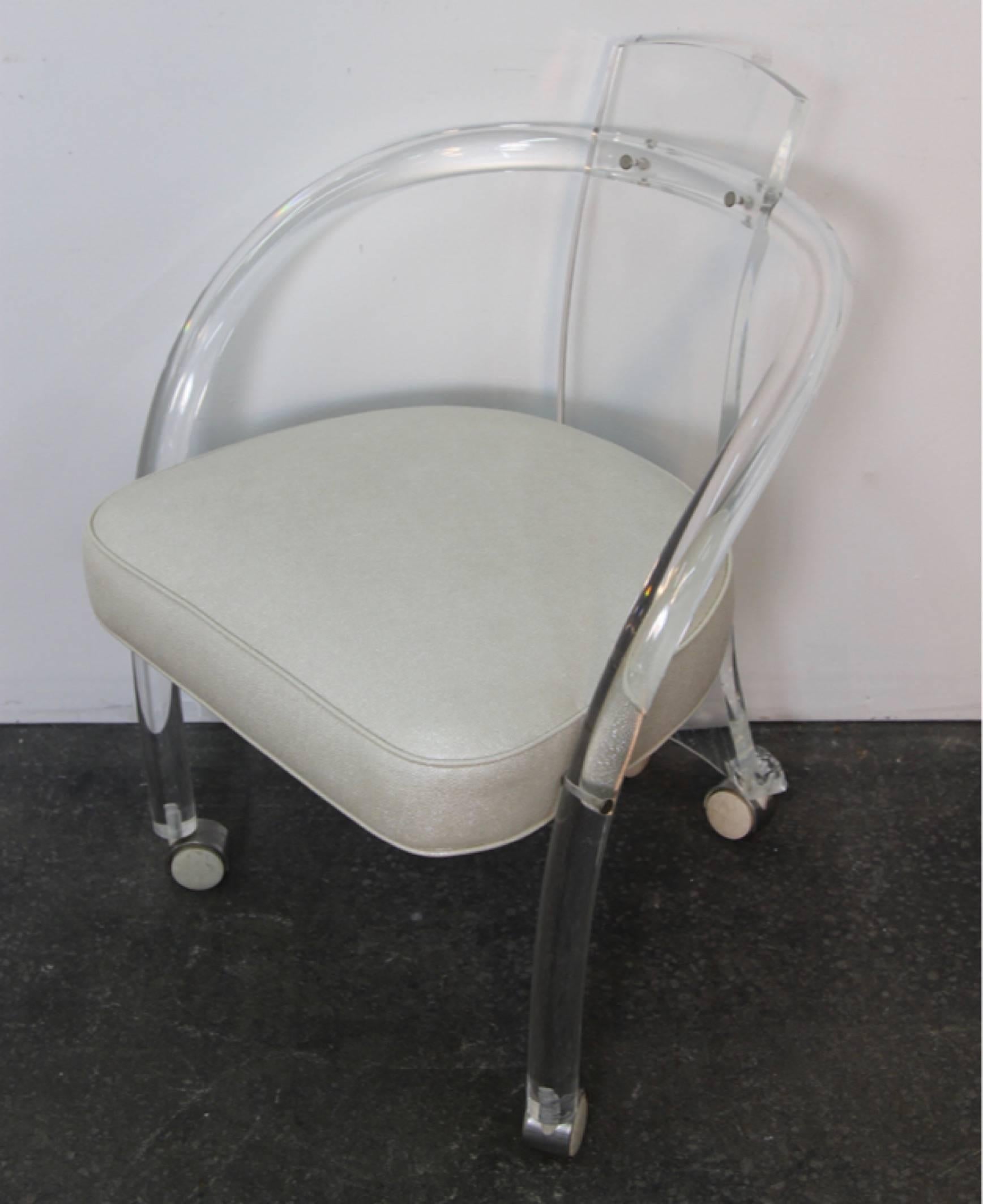 Set of Six Midcentury Lucite Chairs In Good Condition For Sale In Bridport, CT