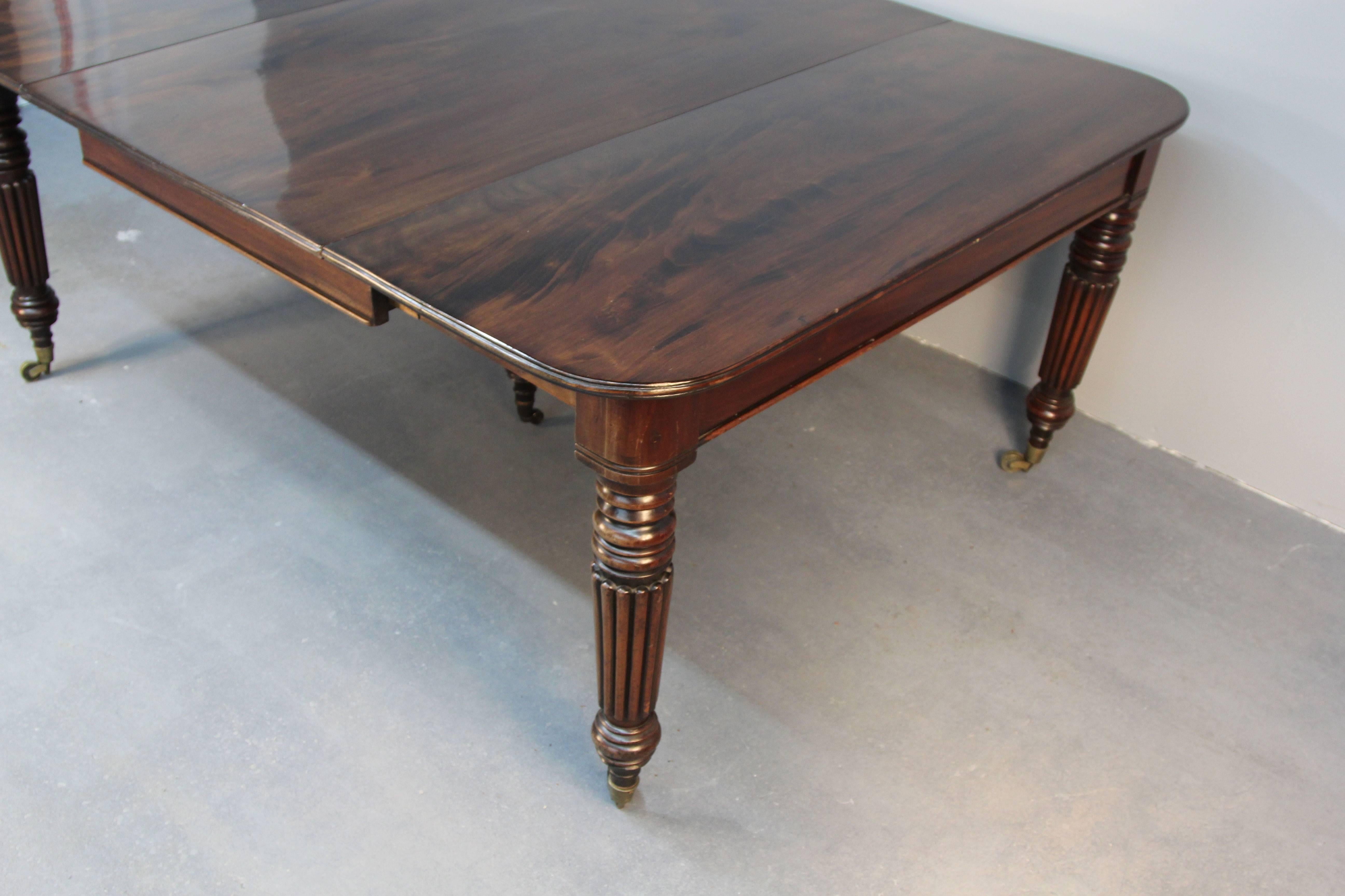 George III Dining Table In Good Condition For Sale In Bridport, CT