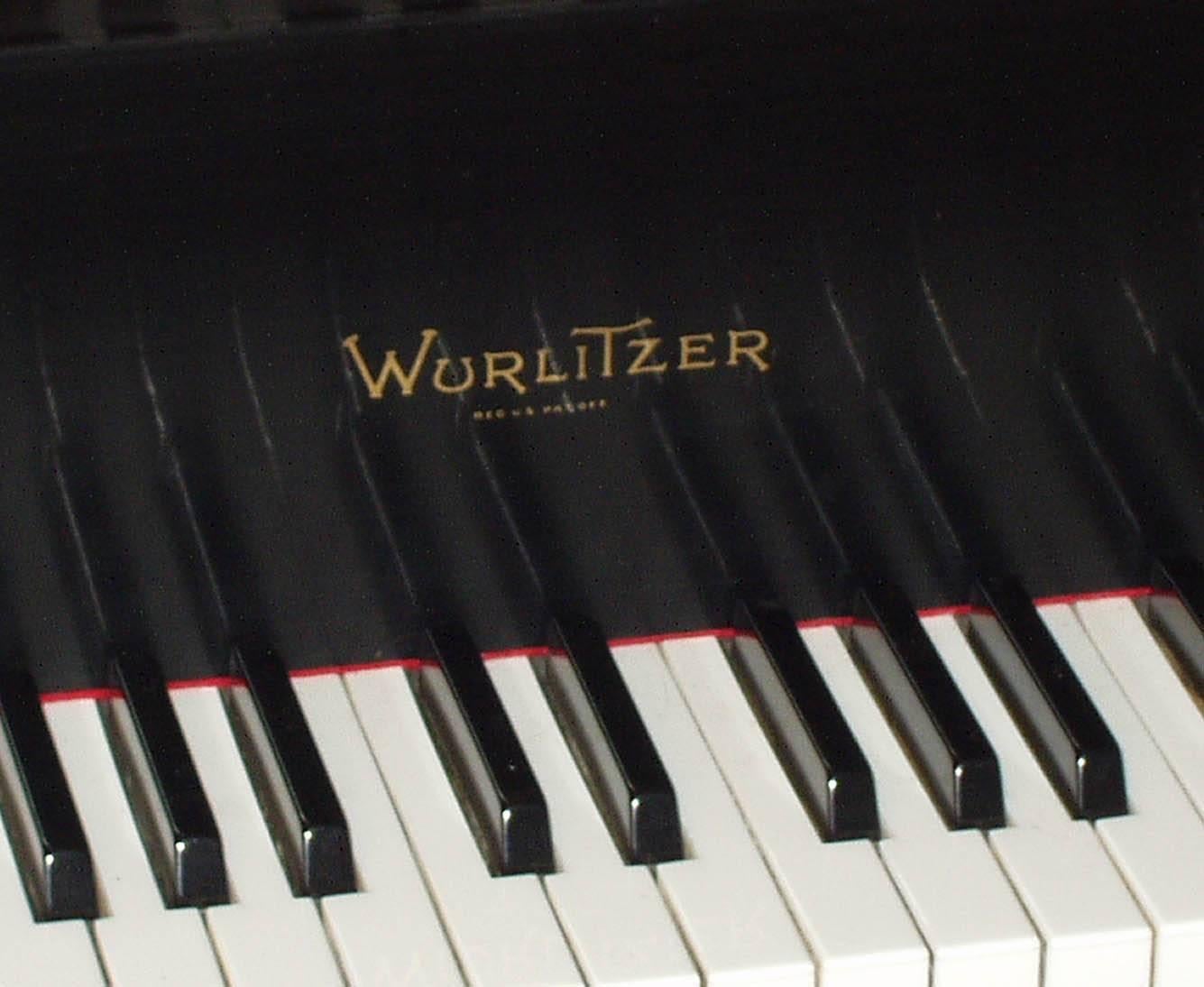 Wurlitzer “Butterfly” Baby Grand Piano In Excellent Condition In Bridport, CT