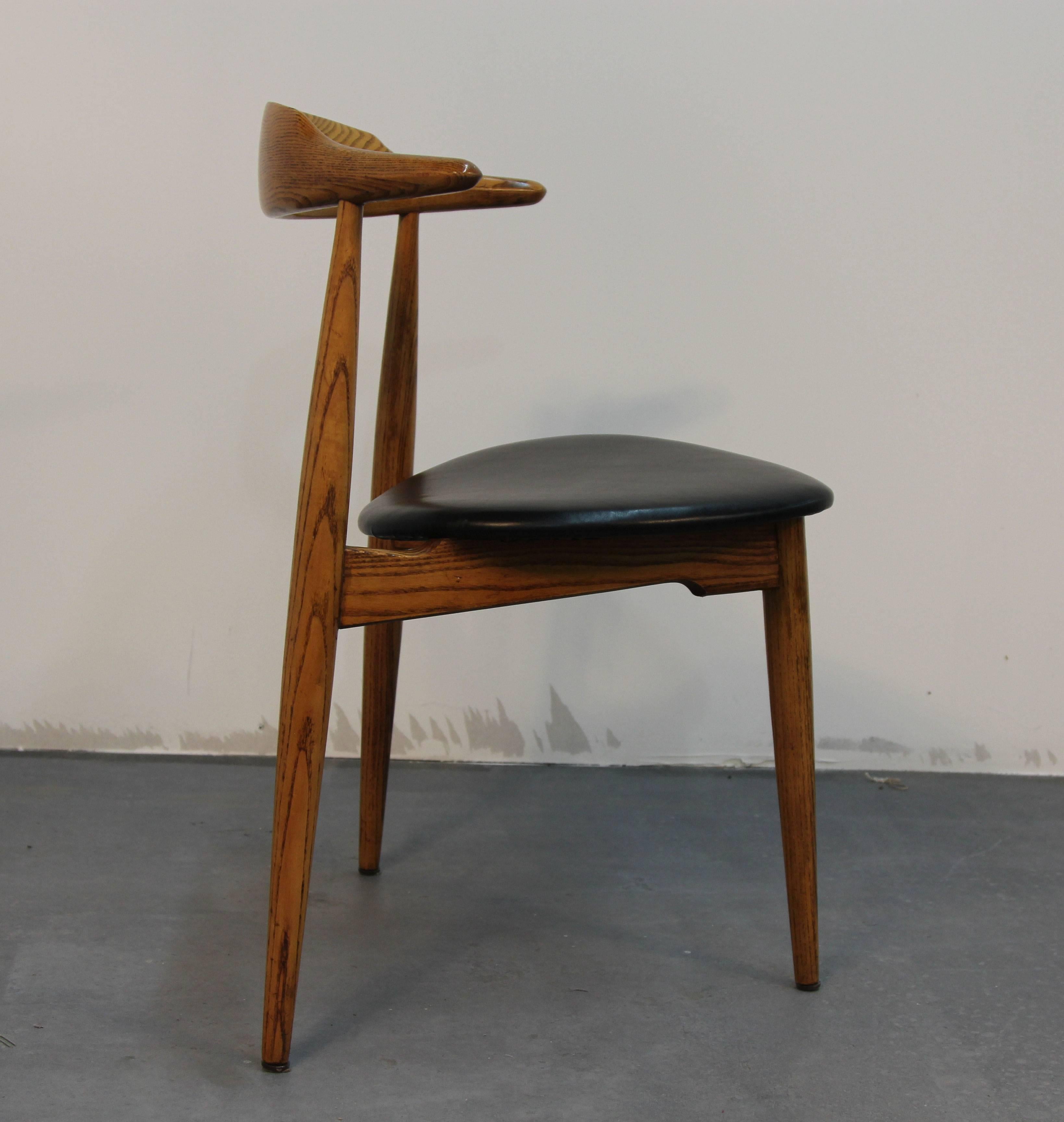 Mid-Century Modern Three-Legged Heart Chairs in the Manner of Hans Wegner For Sale