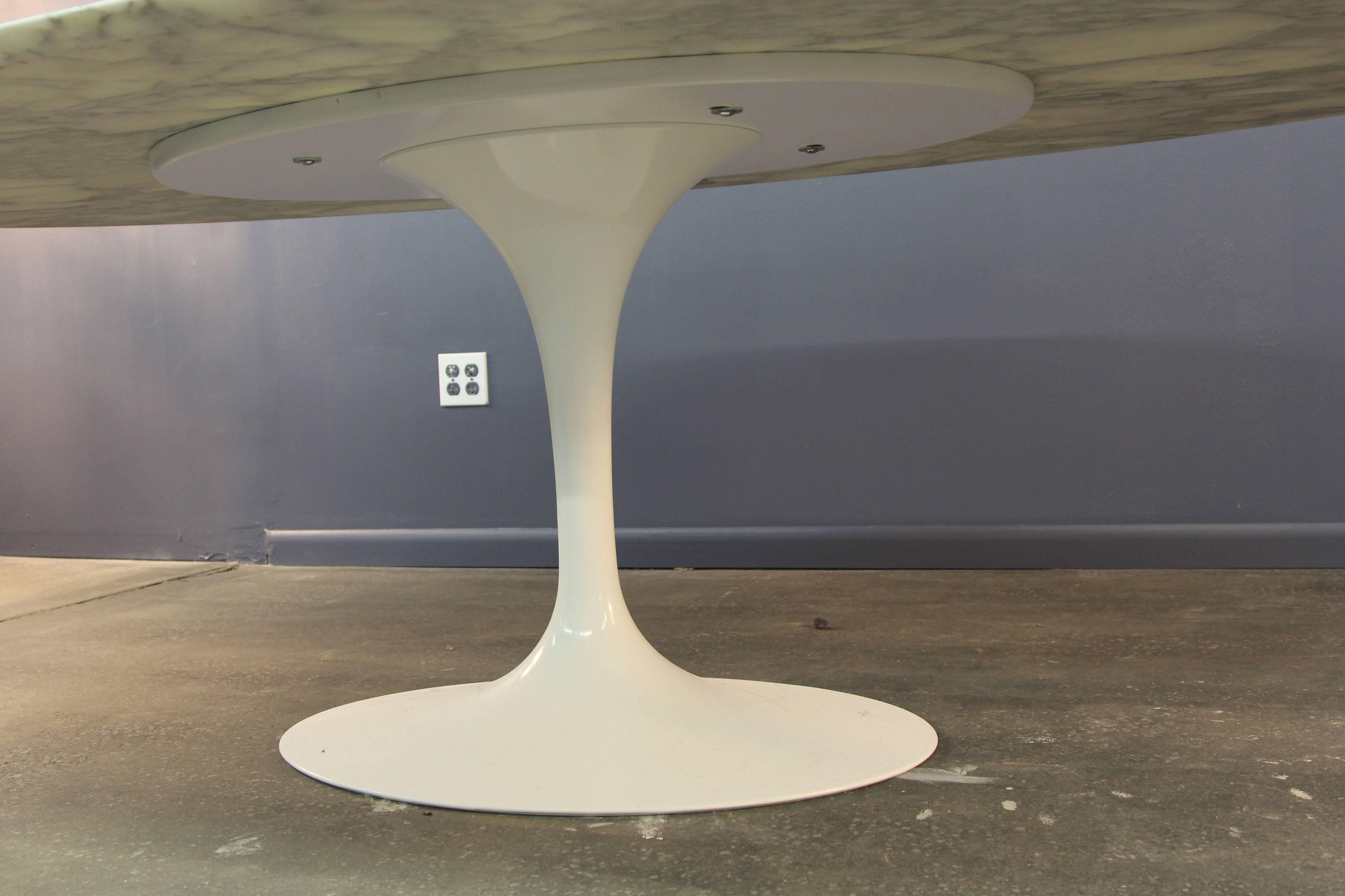 Late 20th Century Eero Saarinen Marble-Top Oval Dining Table for Knoll