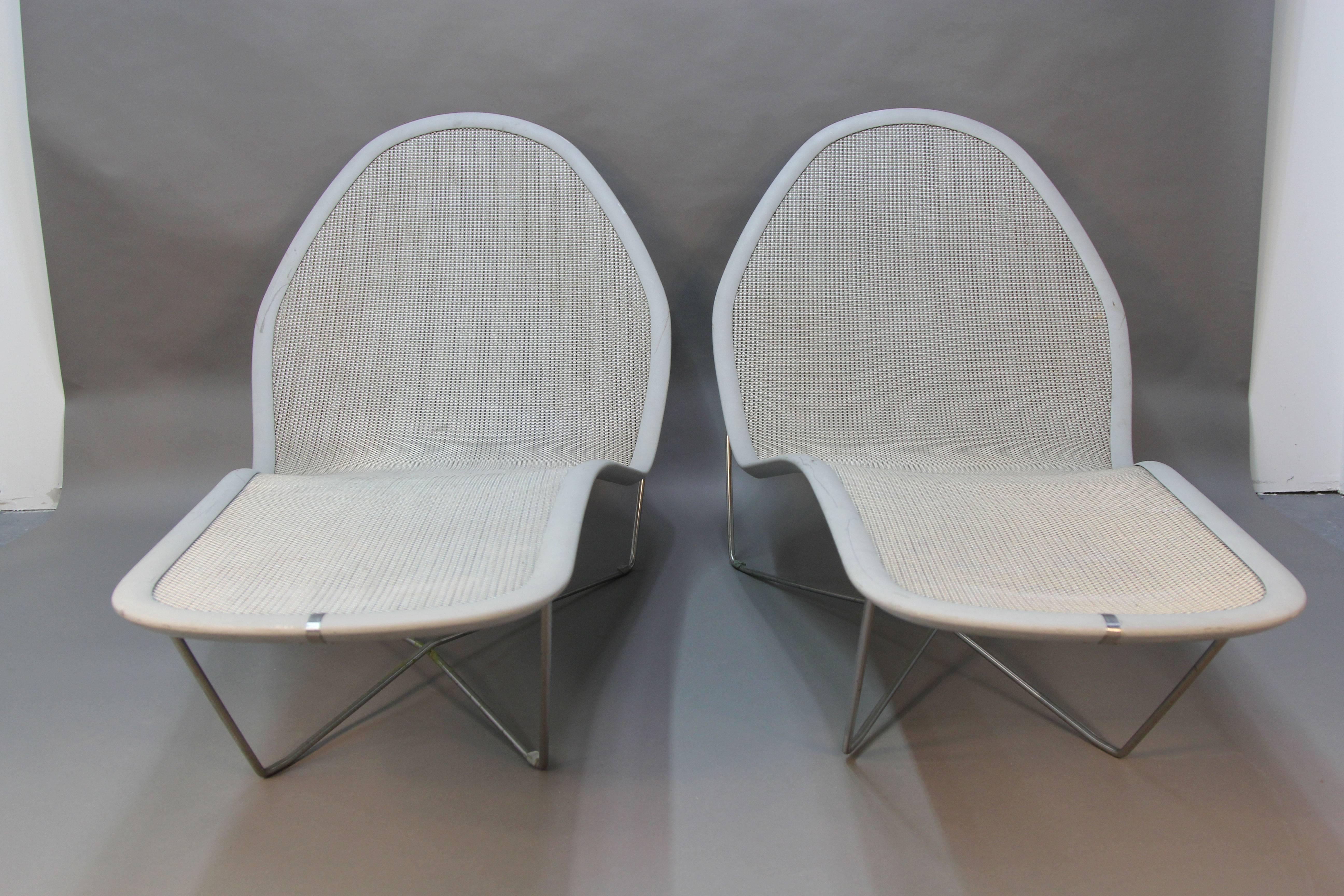 Amazing pair of mesh modern lounge chairs on steel X-base frame. The Loom chairs are designed by Ross Lovegrove and manufactured by Loom.

The British industrial designer Ross Lovegrove (born 1958) designed this lounger ‘LOOM TM’ in 2000 for the