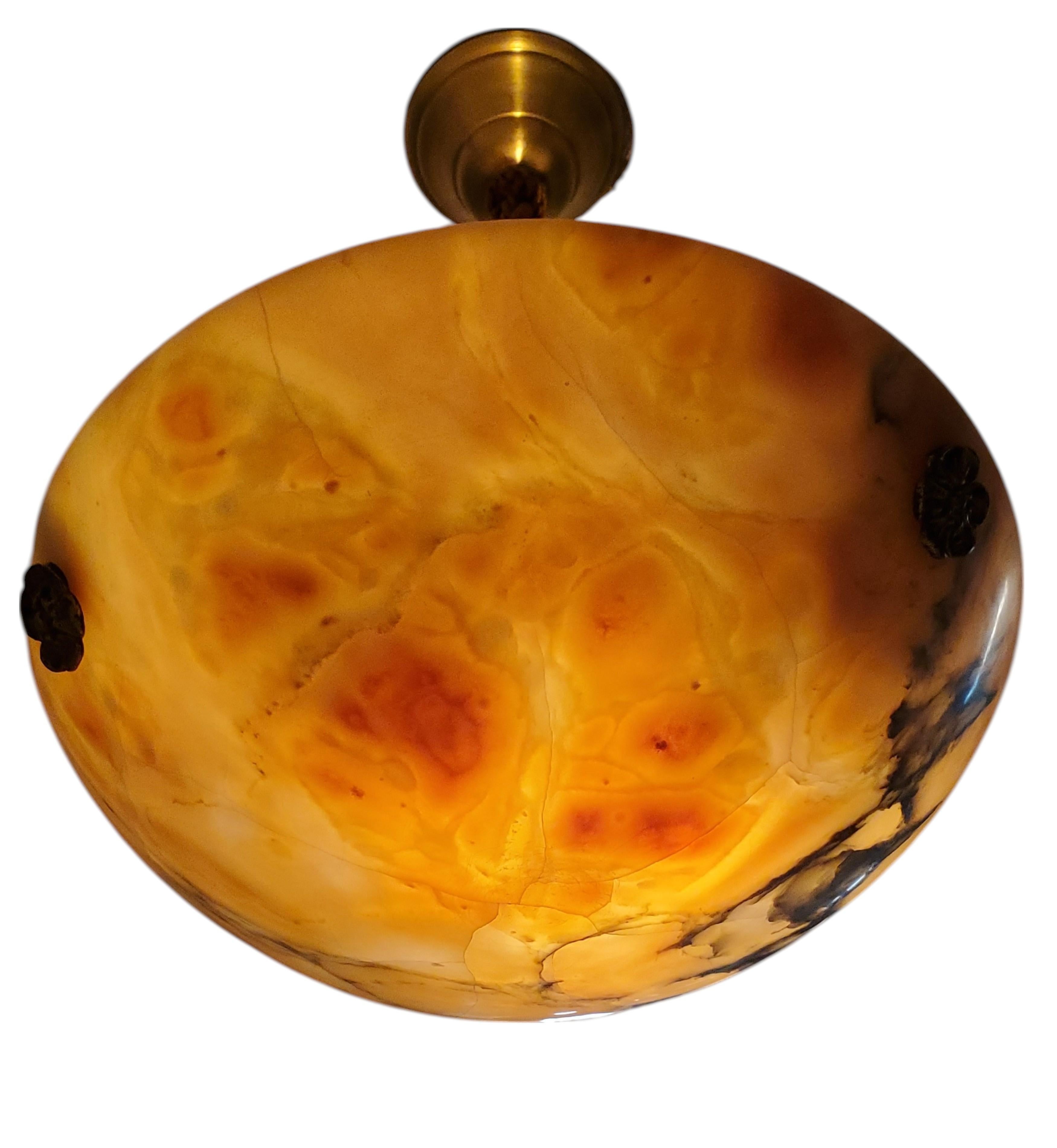 Französisches butterscotchfarbenes und grau geädertes Original-Alabasterkoupe mit Goldkordel (Messing) im Angebot