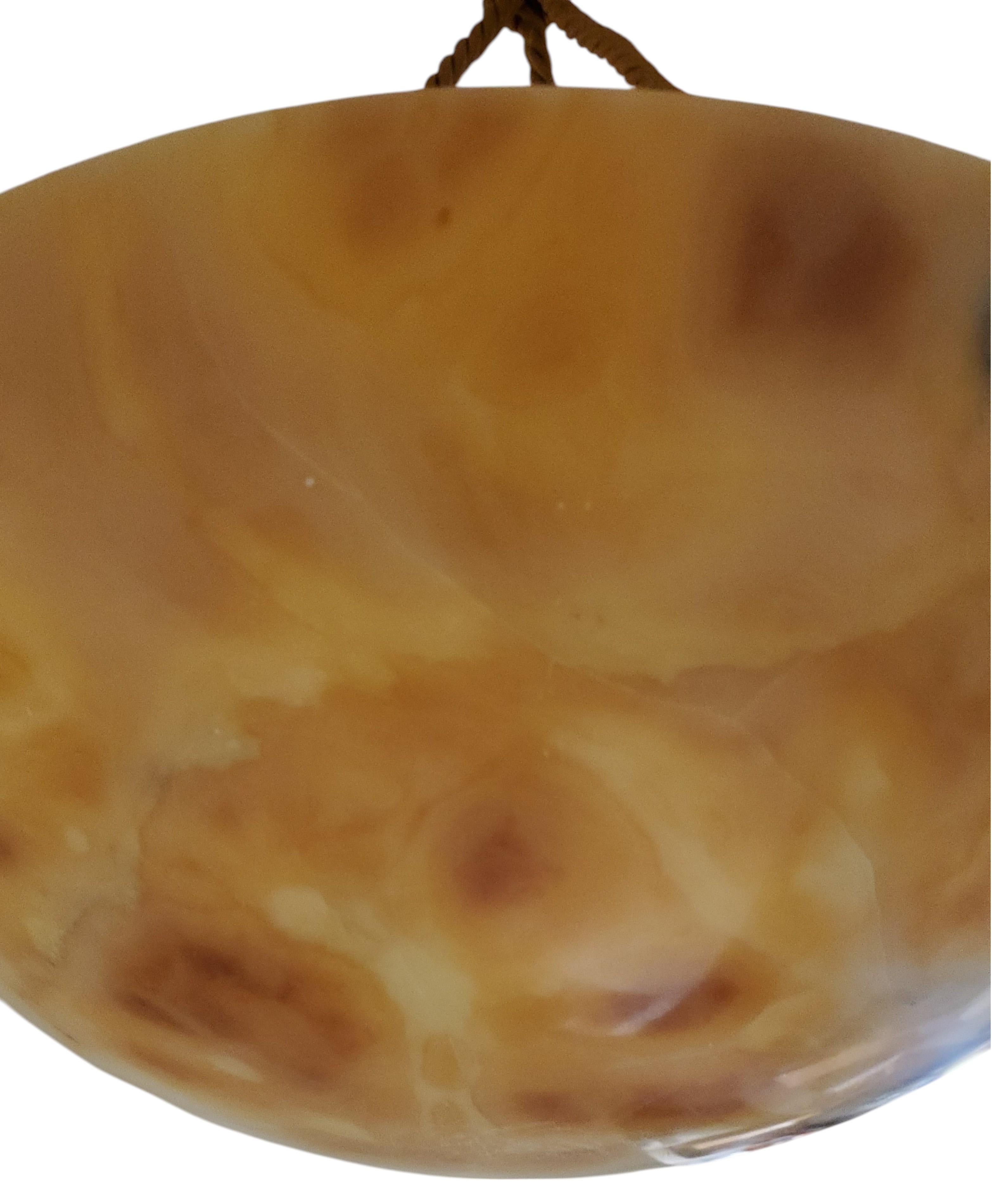 Französisches butterscotchfarbenes und grau geädertes Original-Alabasterkoupe mit Goldkordel im Angebot 4