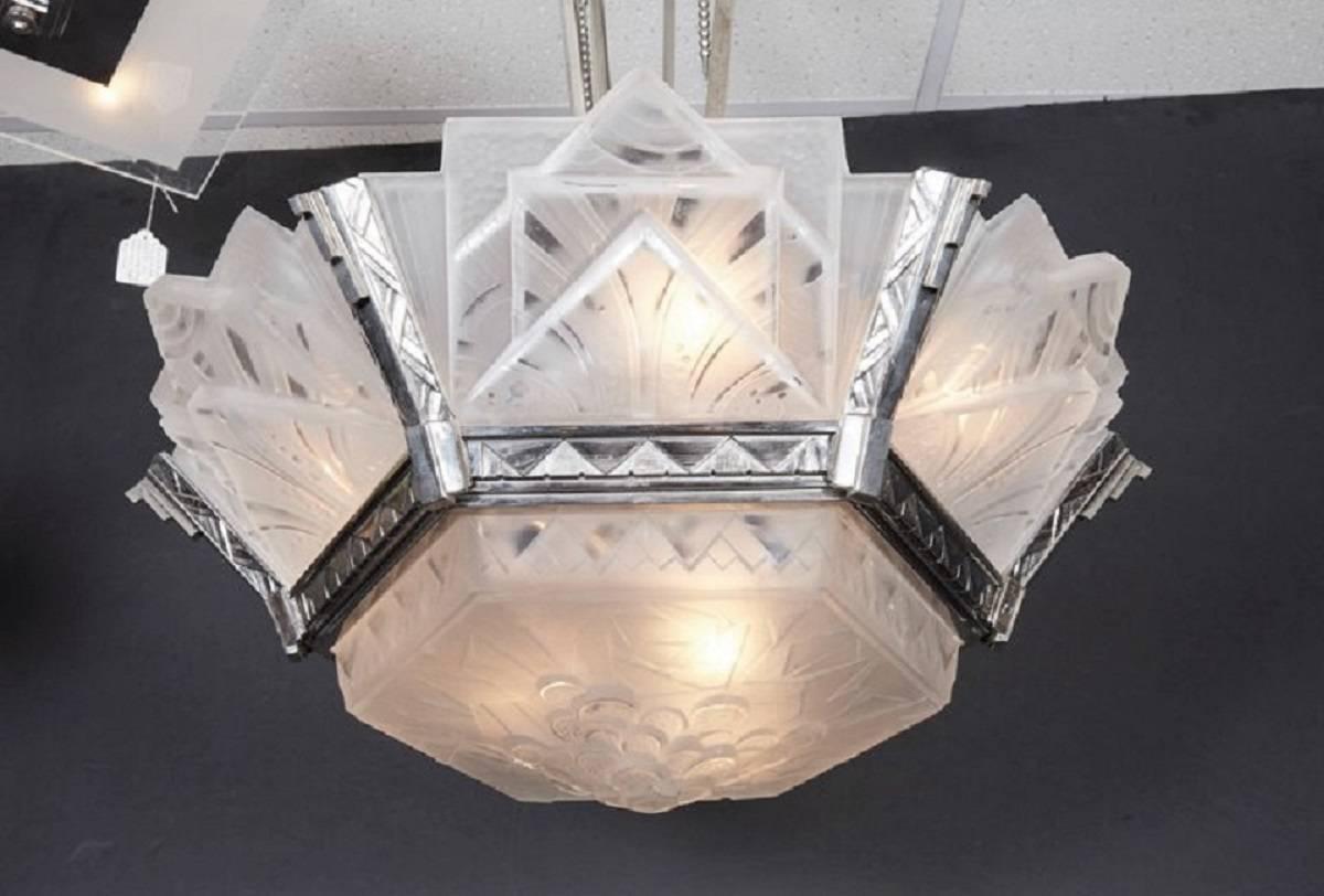French Art Deco Original Geometric Chandelier Signed Muller Frères Luneville In Good Condition For Sale In New York City, NY