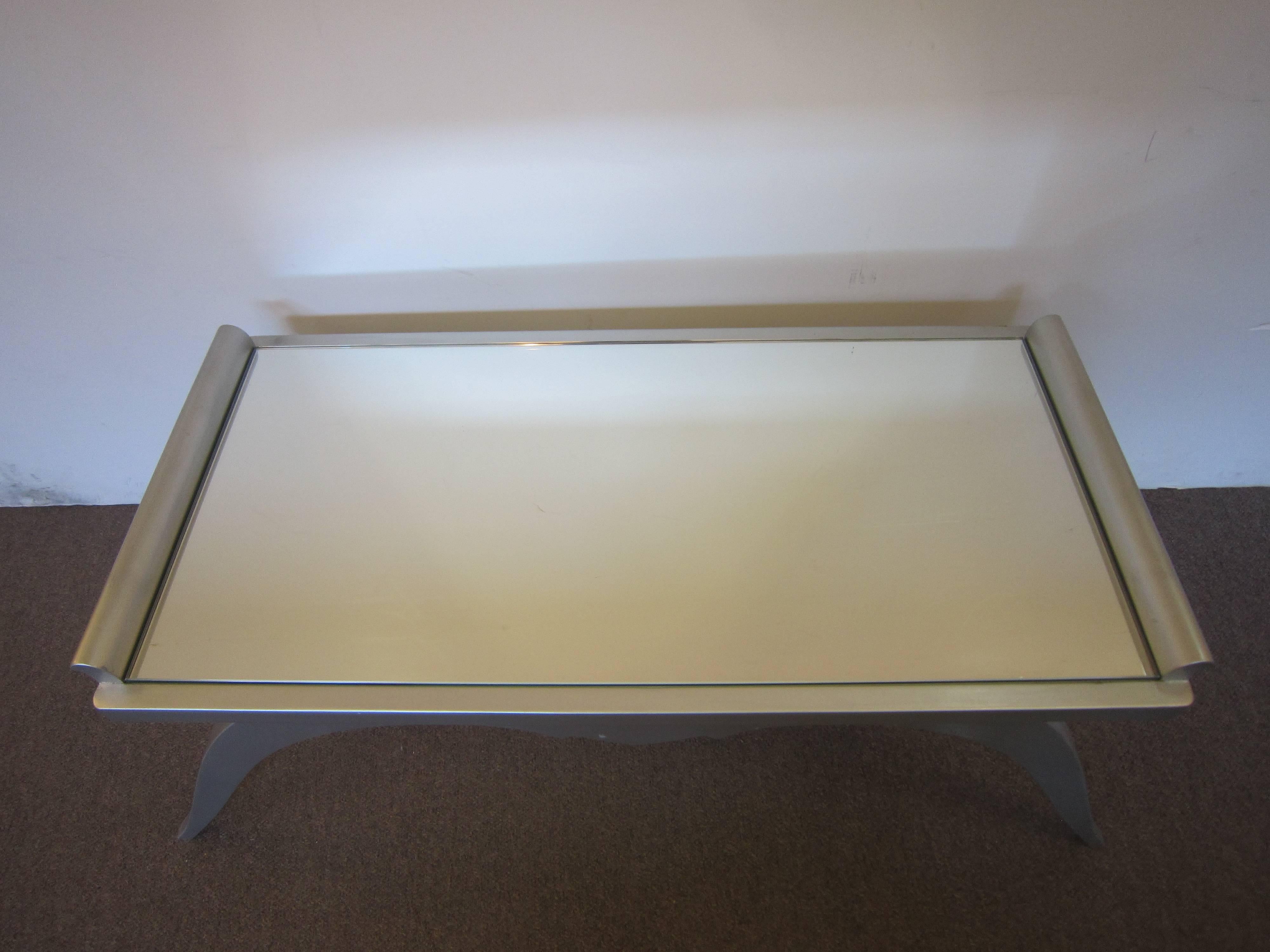 Table basse moderne française en feuilles d'argent avec plateau en miroir en vente 2