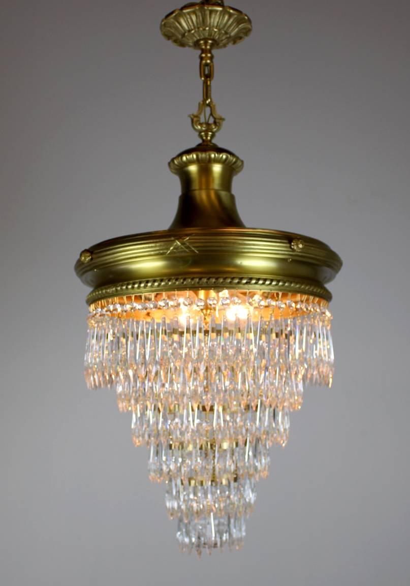 Beautiful 'Wedding Cake' chandelier by R. Williamson of Chicago.

Bright satin brass finish, lovely classical revival 'reed & ribbon' design and dimensions,

circa 1915

Measure: 37