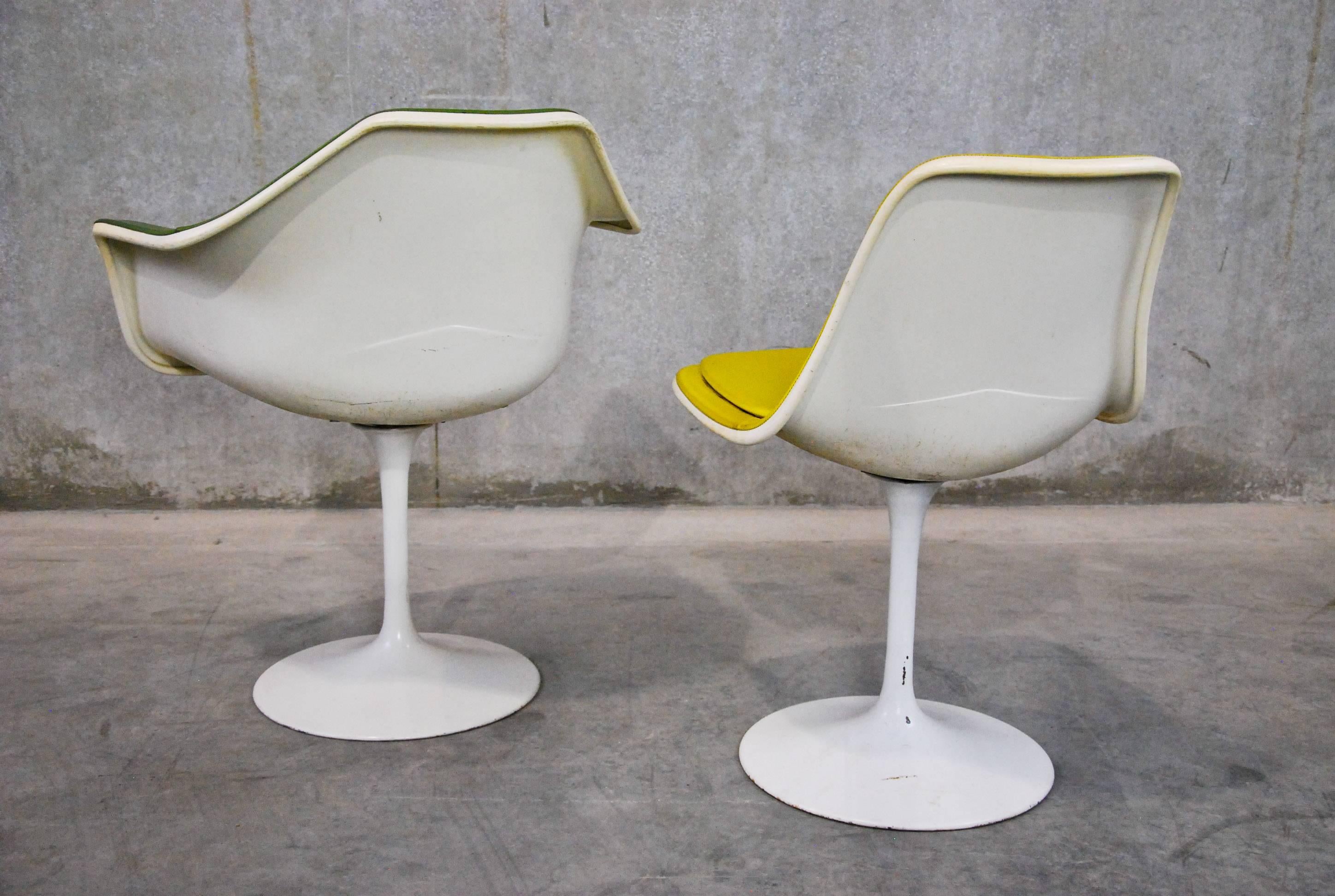 Set of Four Saarinen Style Tulip Chairs (20. Jahrhundert)