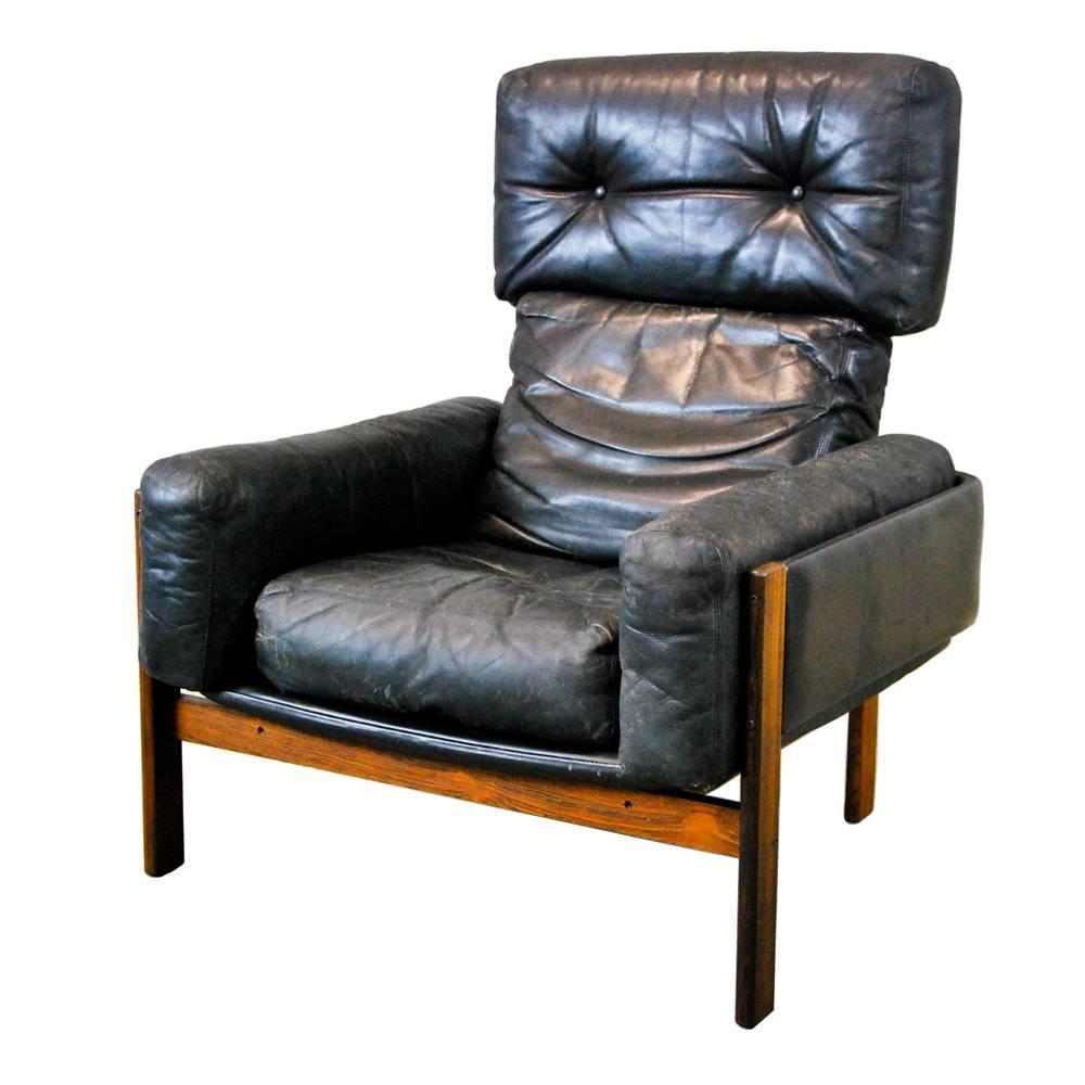 Very rare black leather and rosewood chair.
Designed by Sven Ivar Dysthe.
Model 'Flueline'.
Designed 1963, Norway. 
Excellent condition with age appropriate wear to leather. 
Rosewood repolished.

Striking unusual design with cutout shaping