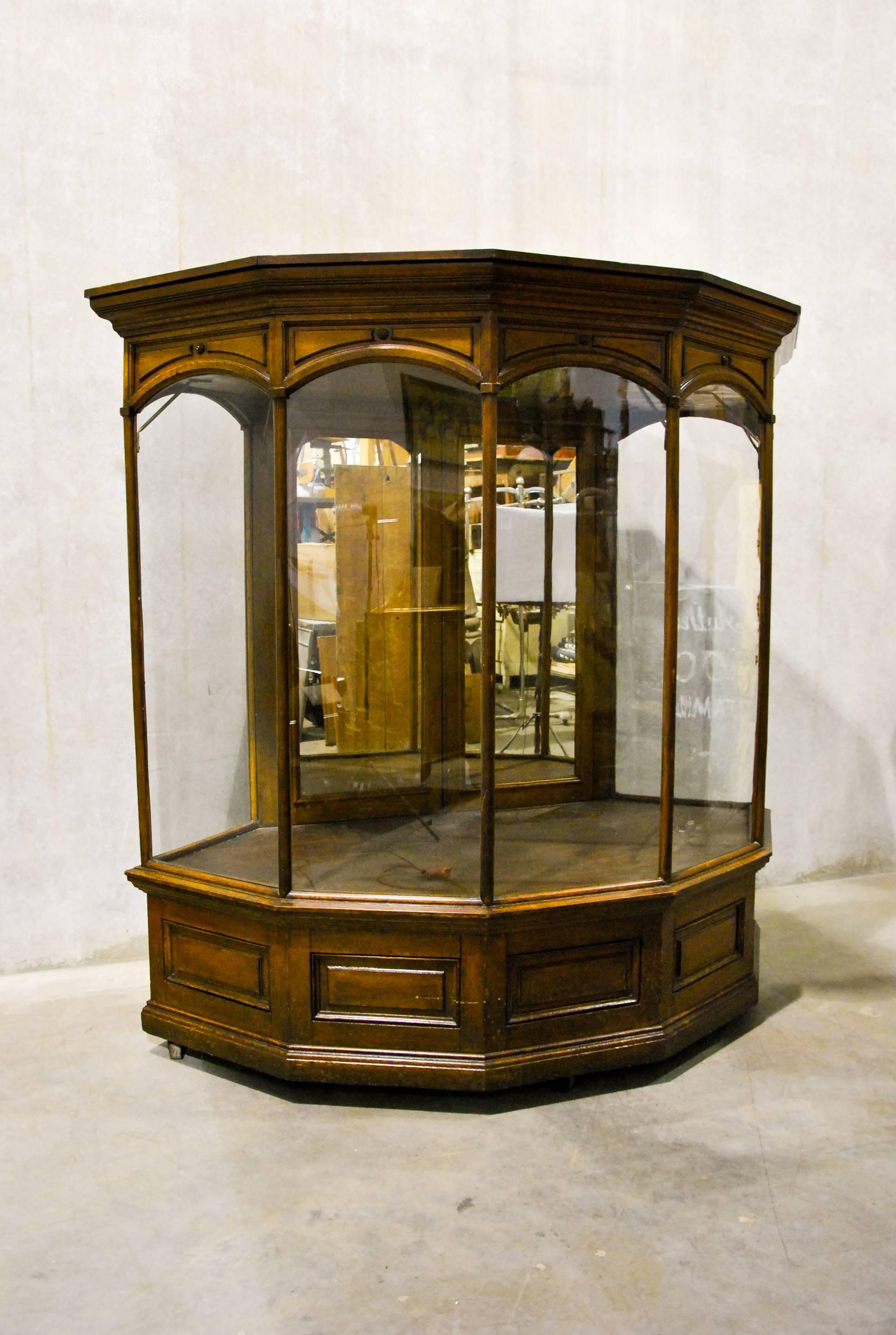 19th Century Rare Mercantile Haberdashery Glass Showcase In Good Condition In Surrey, BC