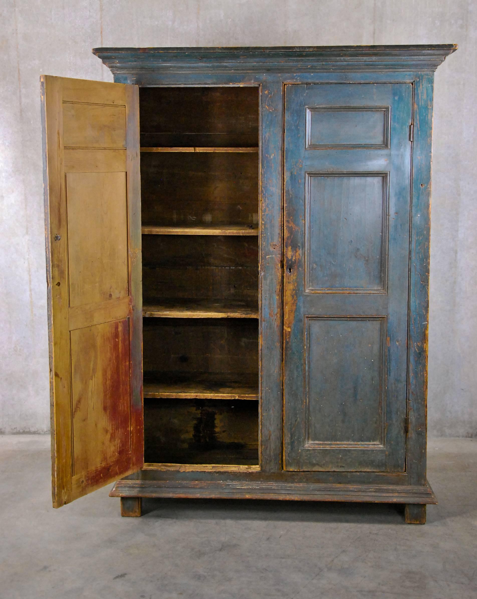 1830, Pine Canadian French Armoire in Original Paint In Good Condition In Surrey, BC