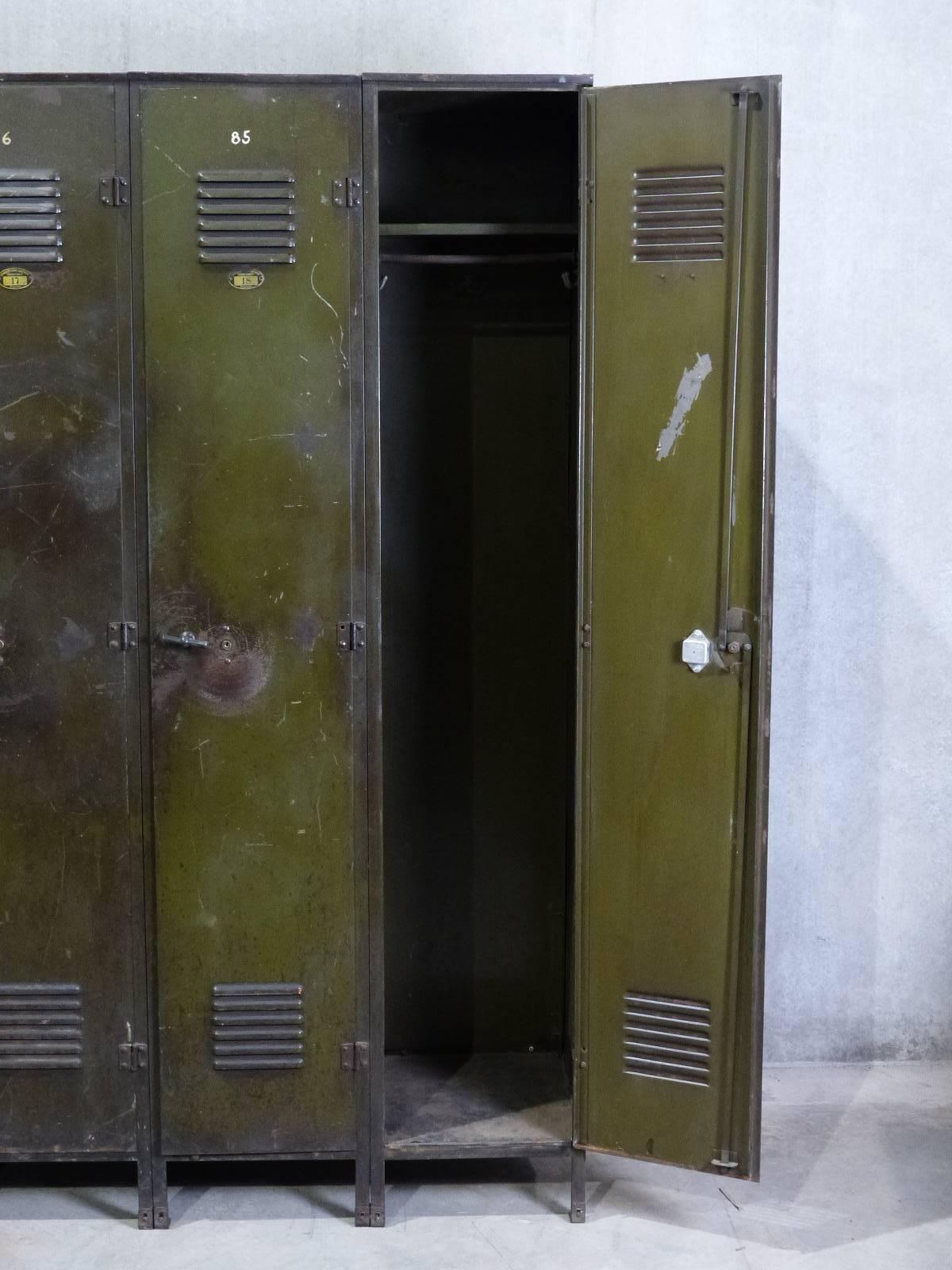 Vintage Set of Industrial Lockers by Manufacturing Equipement In Good Condition In Surrey, BC