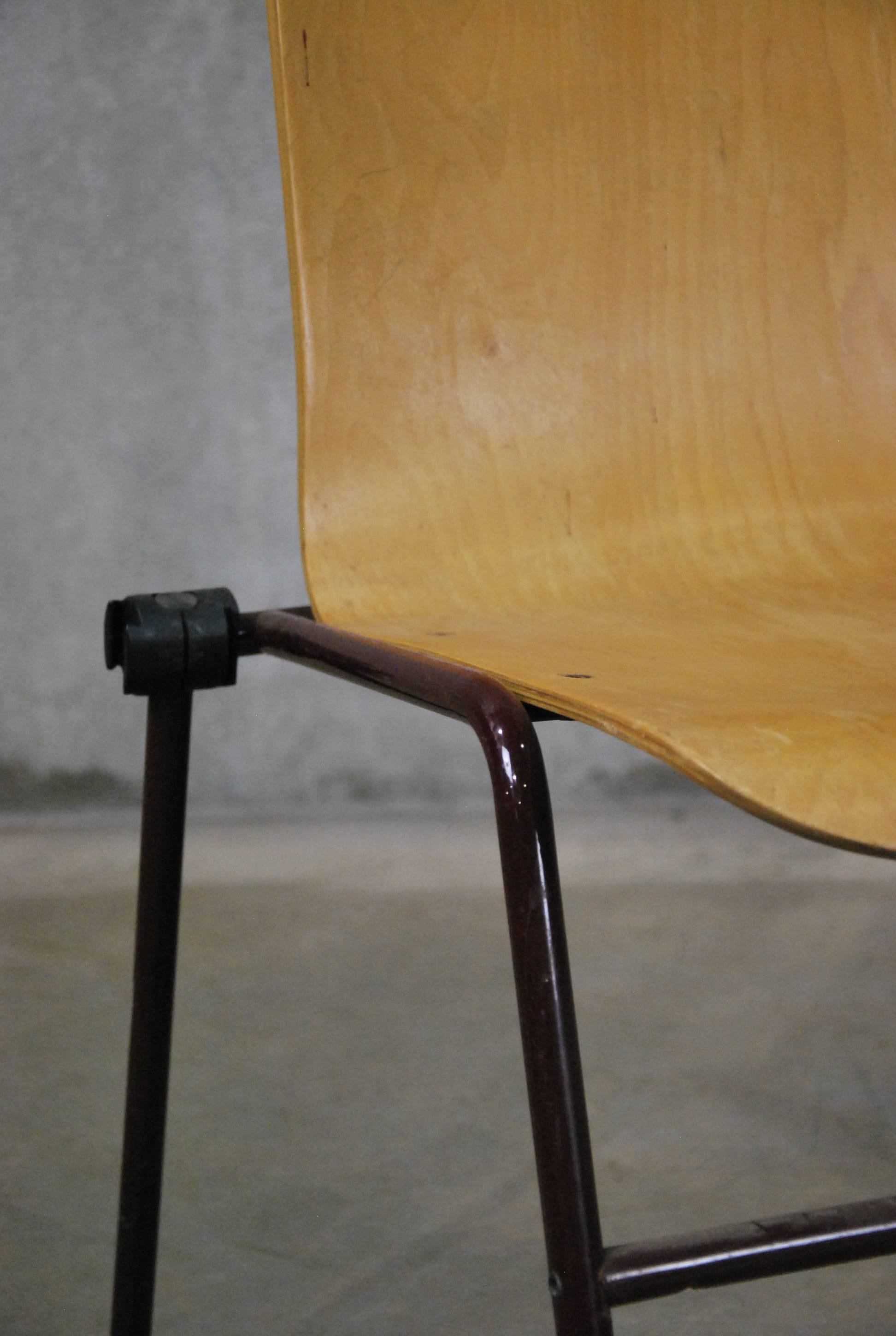 J Hayward Kinetics Stühle aus gebogenem Sperrholz im modernistischen Stil im Zustand „Hervorragend“ im Angebot in Surrey, BC