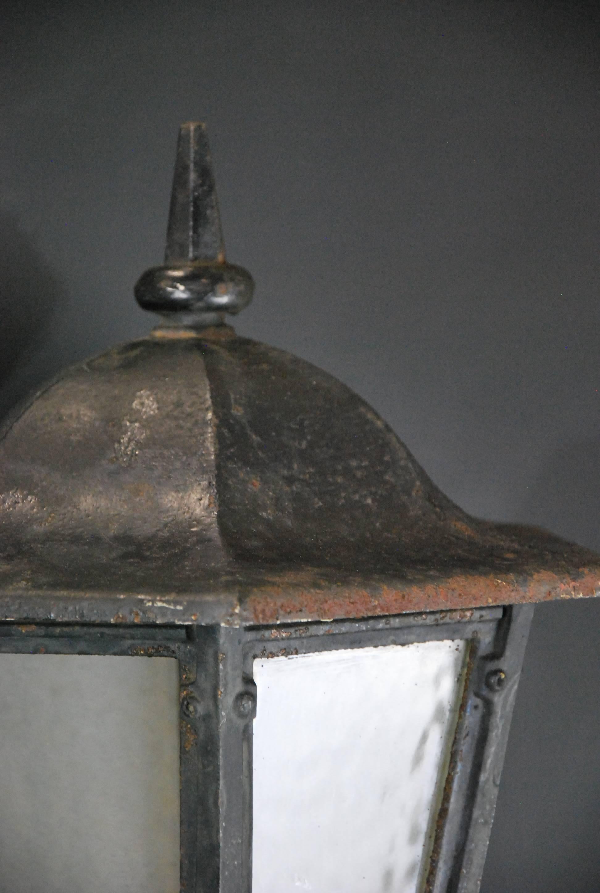 1910 Single Cast Iron Outdoor Sconce In Good Condition In Surrey, BC