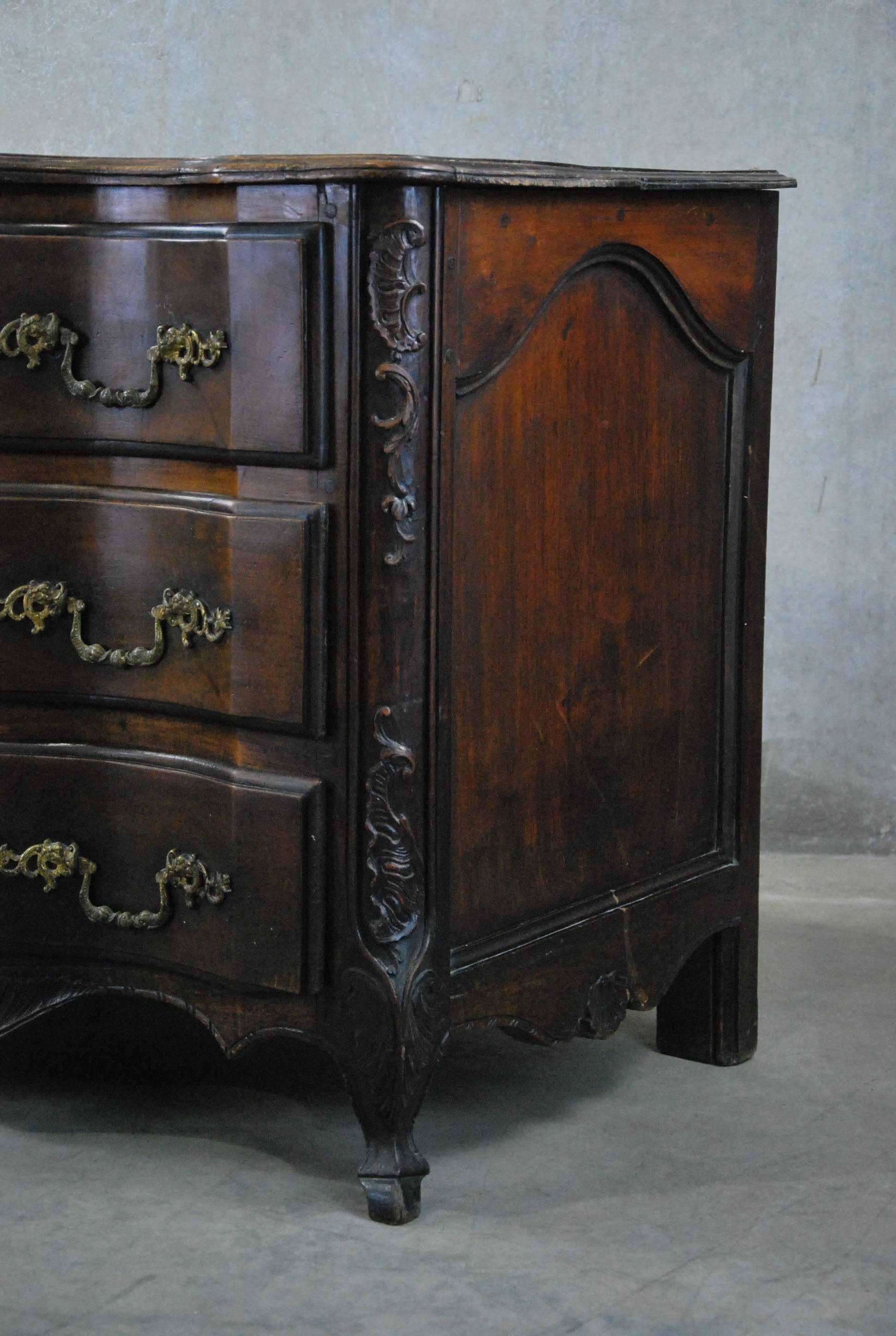 18th Century French Regency-Style Carved Walnut Commode For Sale 6
