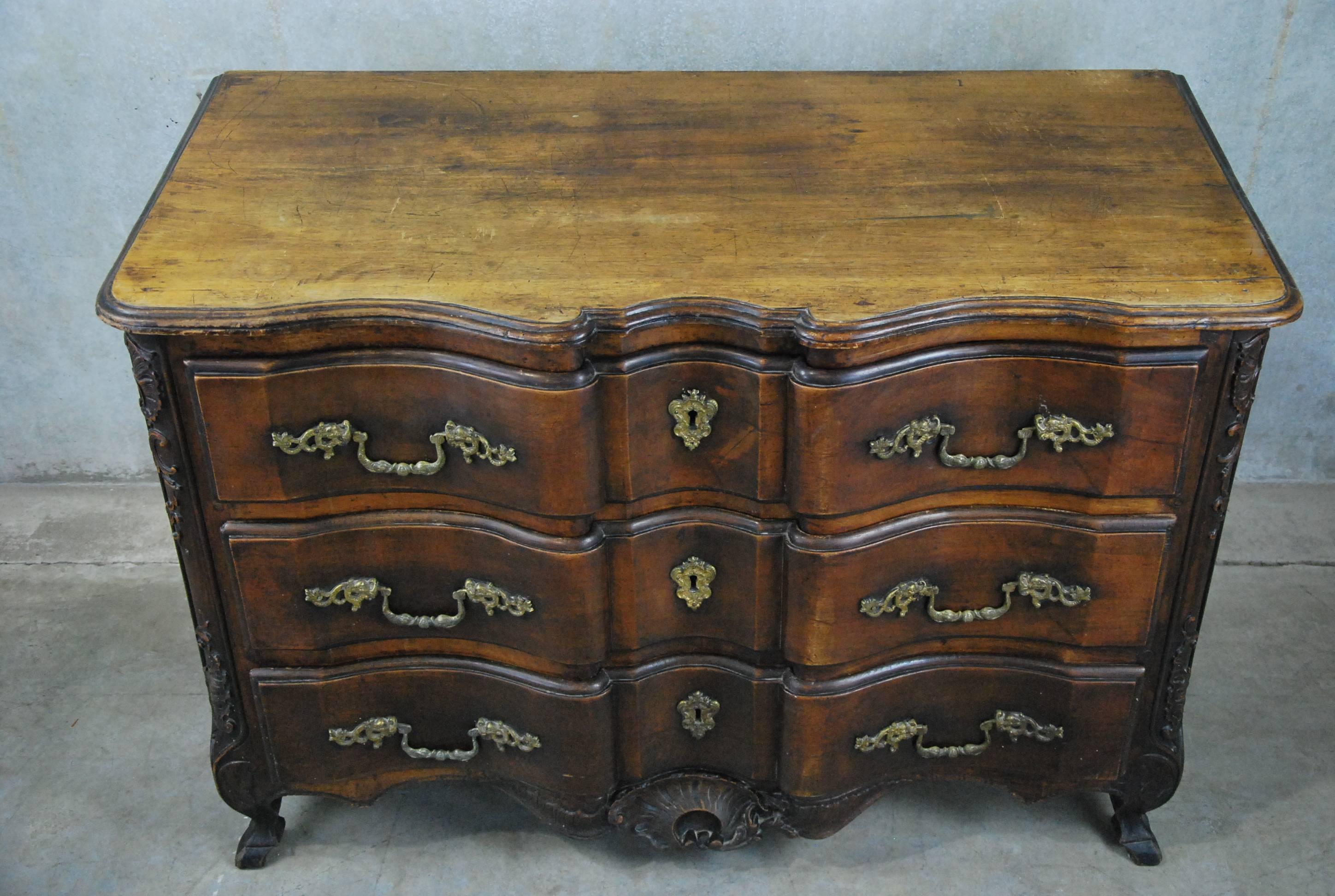 18th Century French Regency-Style Carved Walnut Commode For Sale 2