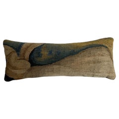 Coussin lombaire en tapisserie bruxelloise du XVIIe siècle, avec motif abstrait de vigne