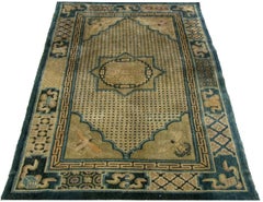 Chinesischer Teppich mit Bienen- und geometrischen Motiven aus dem frühen 20. Jahrhundert