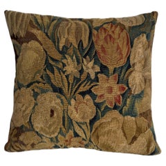 Cojín antiguo del siglo XVII, de tapiz de Bruselas, con tulipanes y flores