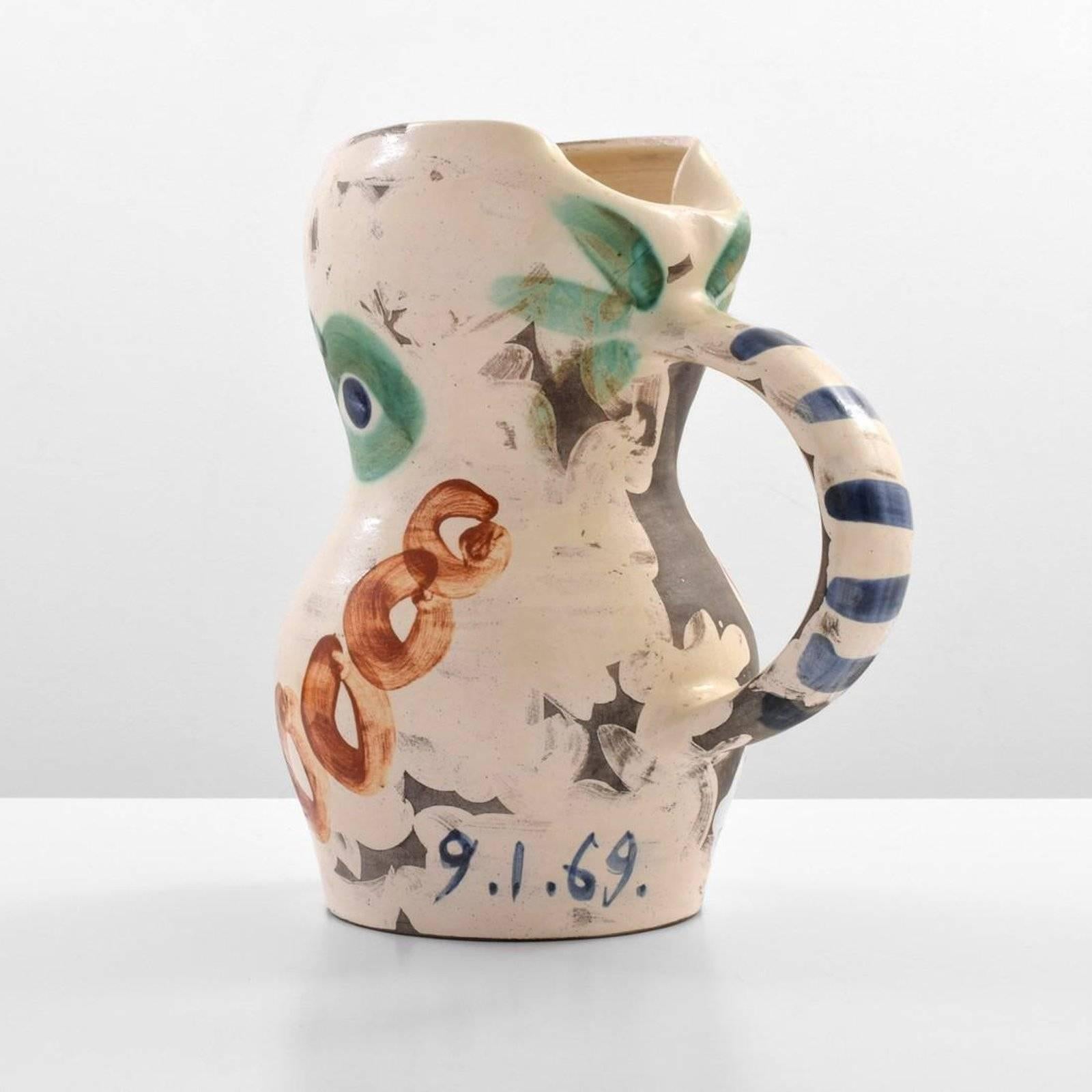 Large Pablo Picasso Visage Aux Cercles Pitcher In Good Condition For Sale In West Palm Beach, FL