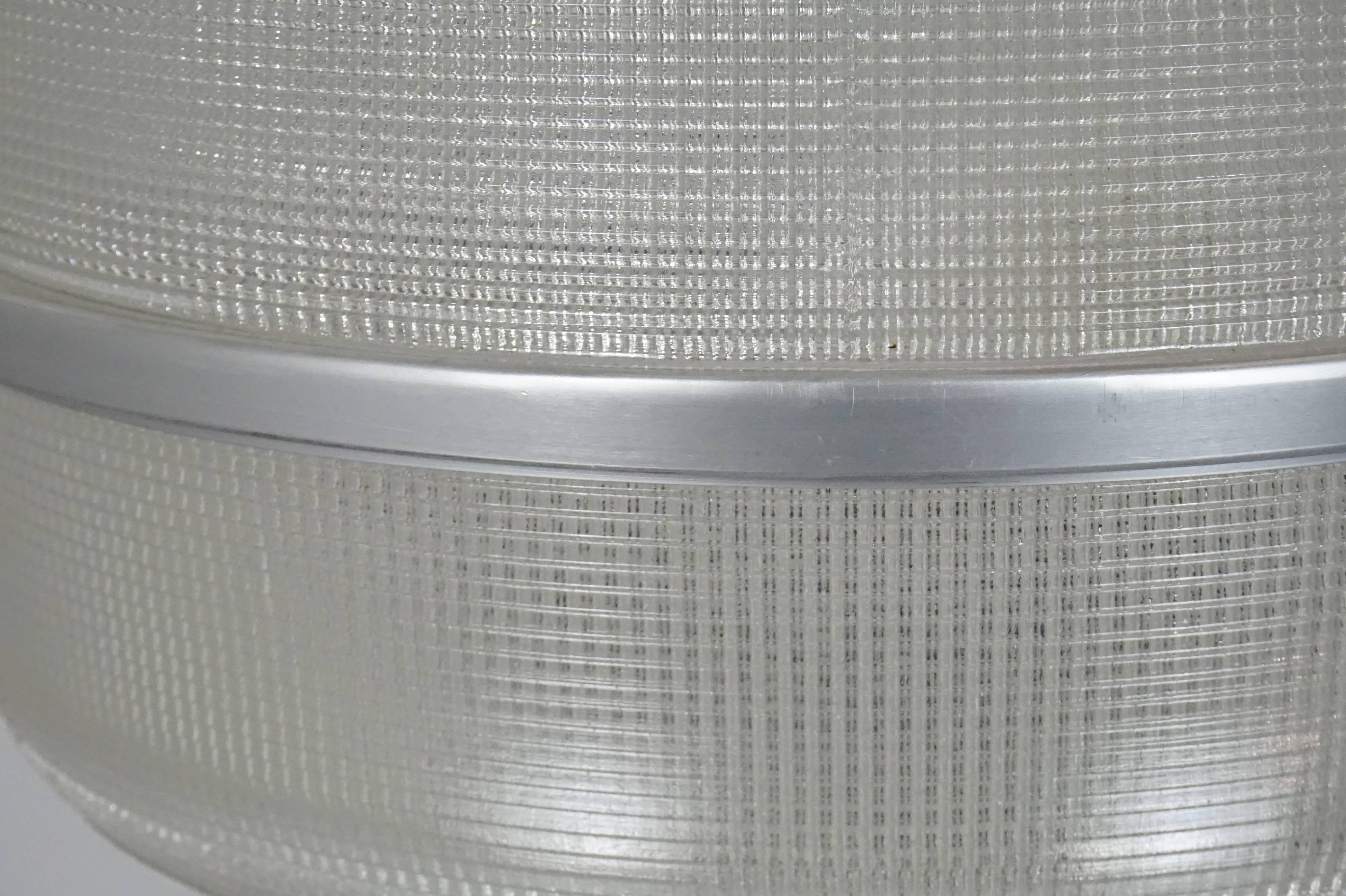 Holophane Glasanhänger mit Silberband (4 verfügbar) (Industriell) im Angebot