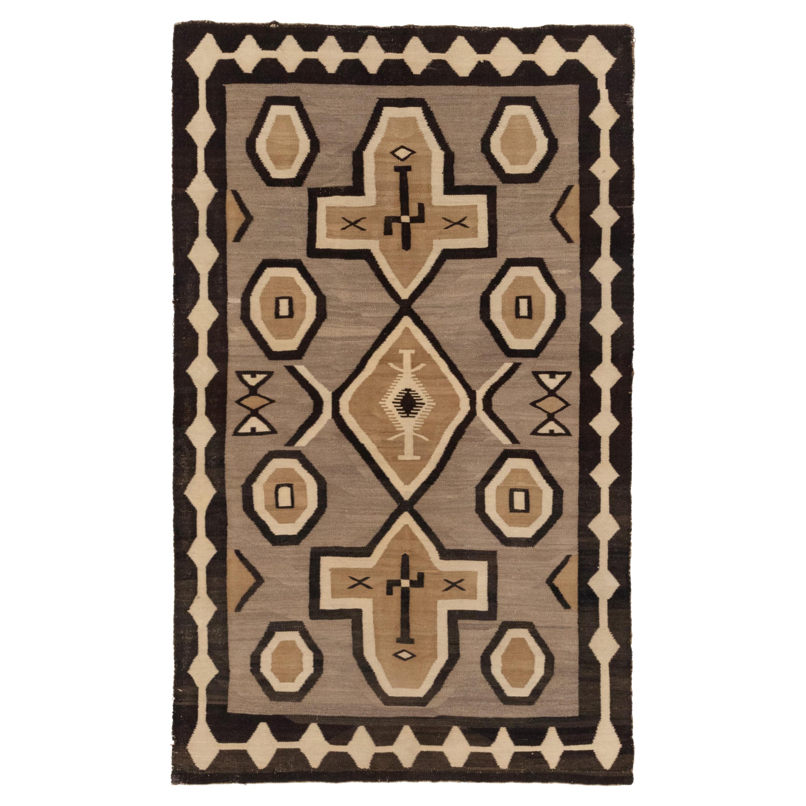 Antiker Navajo-Teppich im Angebot