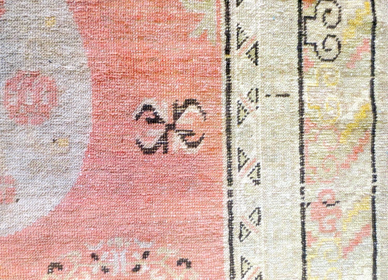 Antiker Khotan-Teppich im Zustand „Gut“ im Angebot in Los Angeles, CA