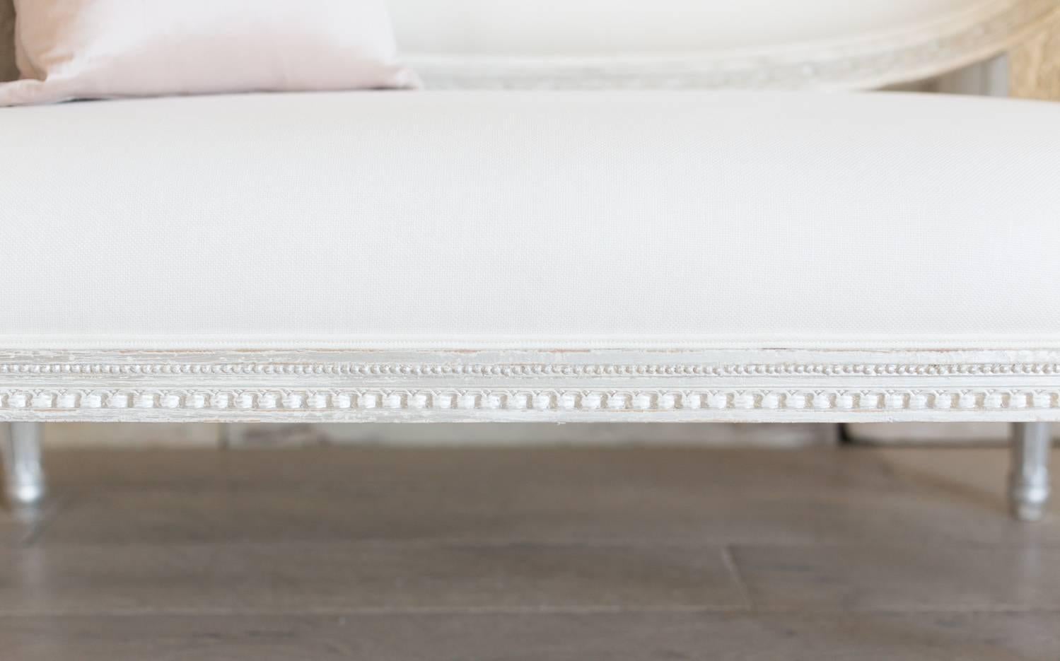 Versailles Canape Sofa in Silver Lea For Sale 2