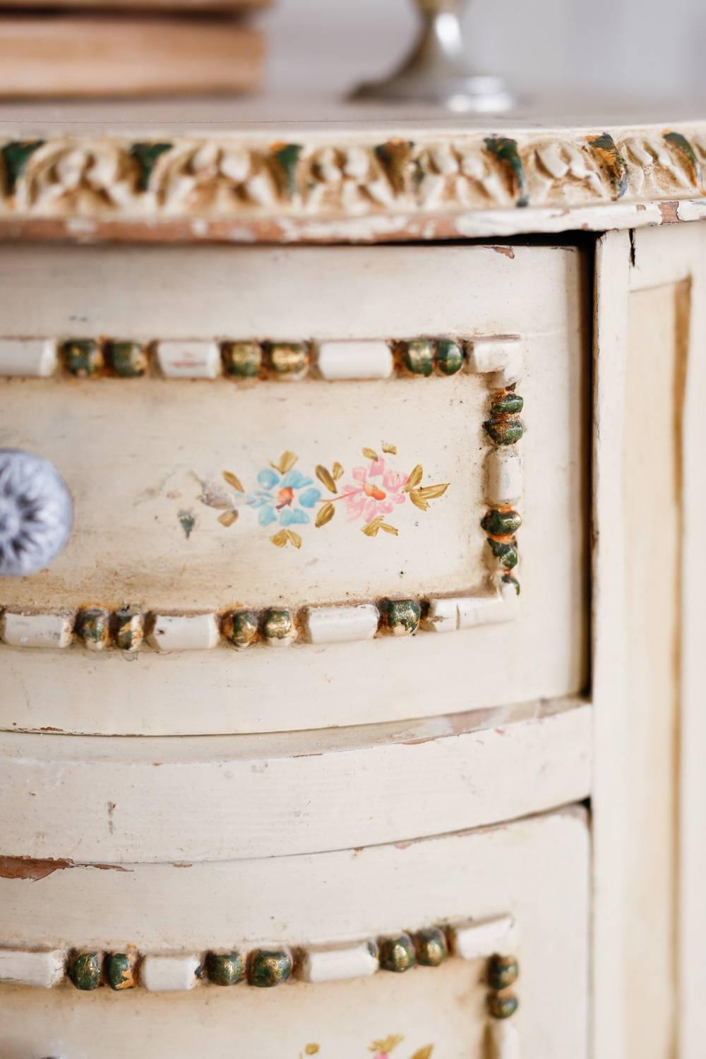 Pair of Vintage Painted Nightstands: 1940 1